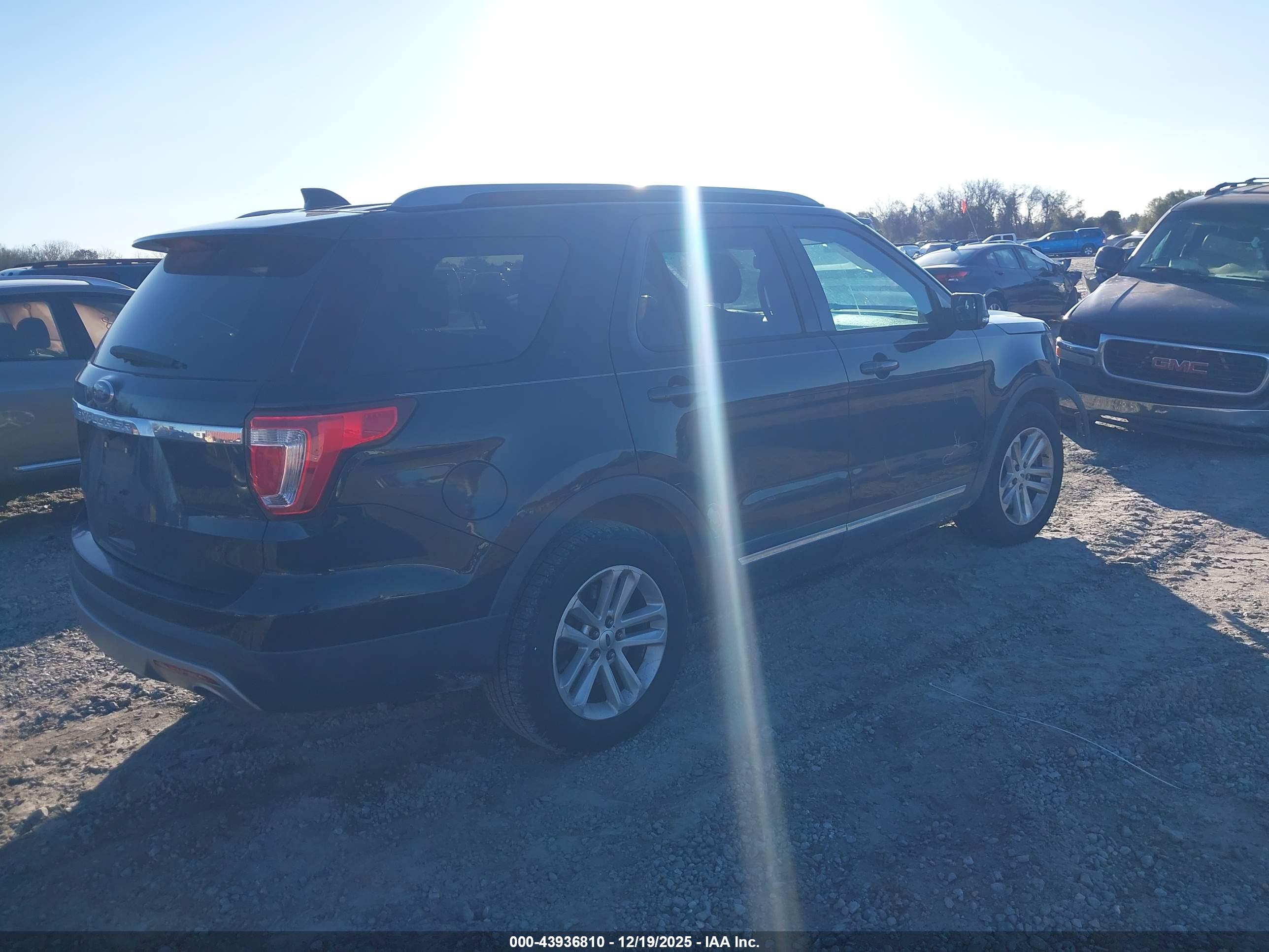 FORD EXPLORER image 4