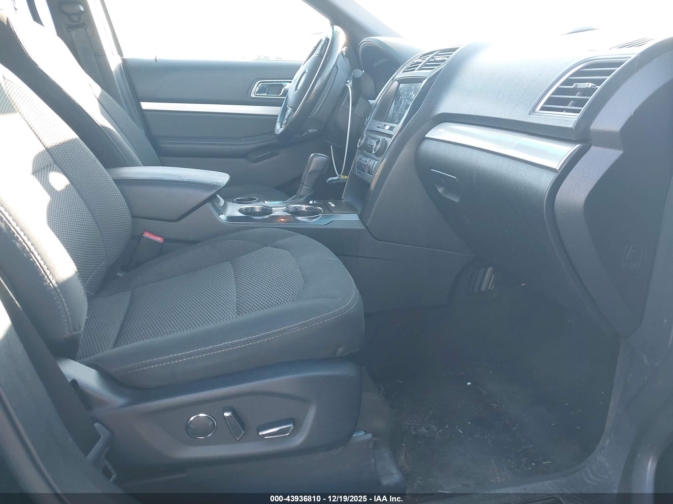 FORD EXPLORER image 5