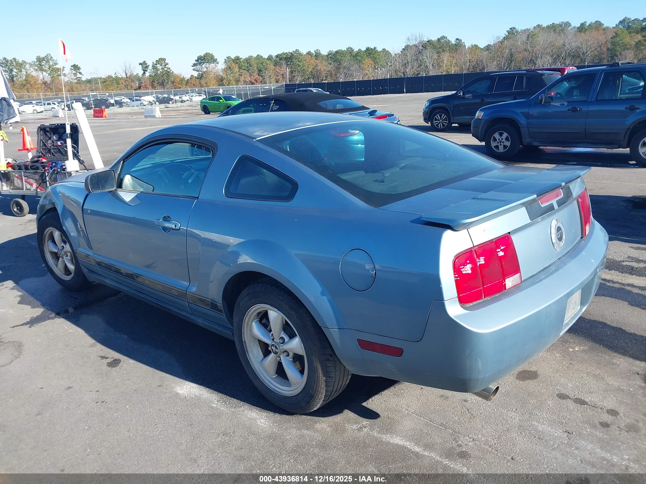 FORD MUSTANG image 3