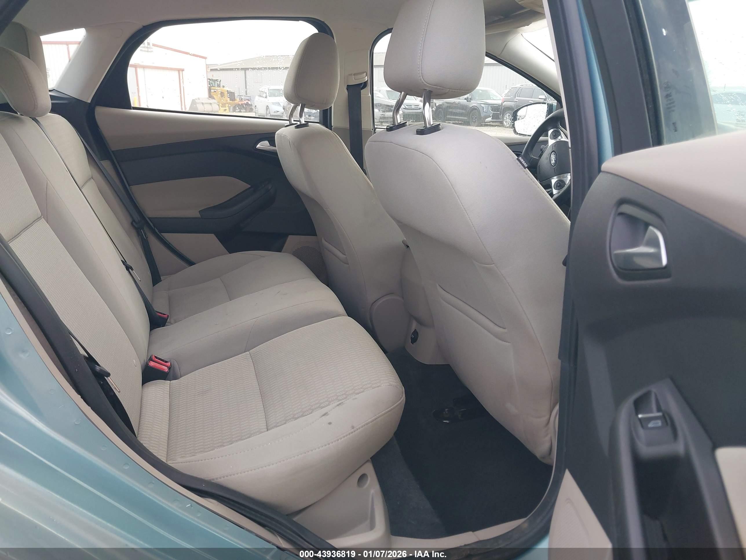 FORD FOCUS image 8