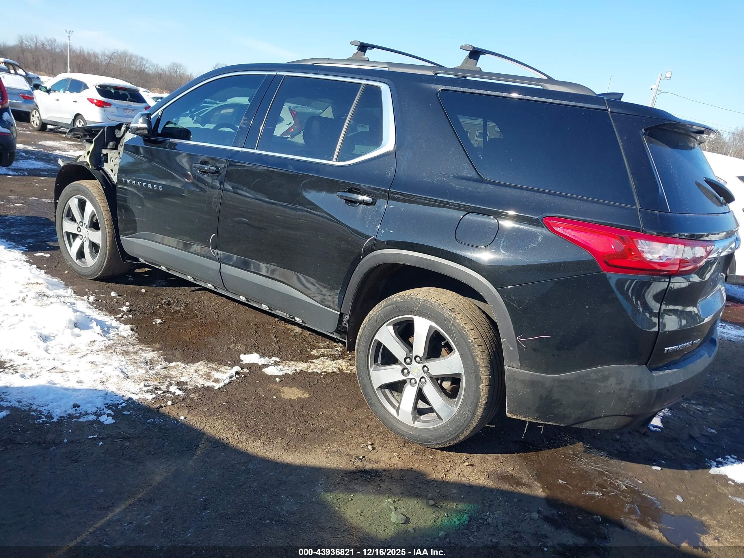 CHEVROLET TRAVERSE image 3