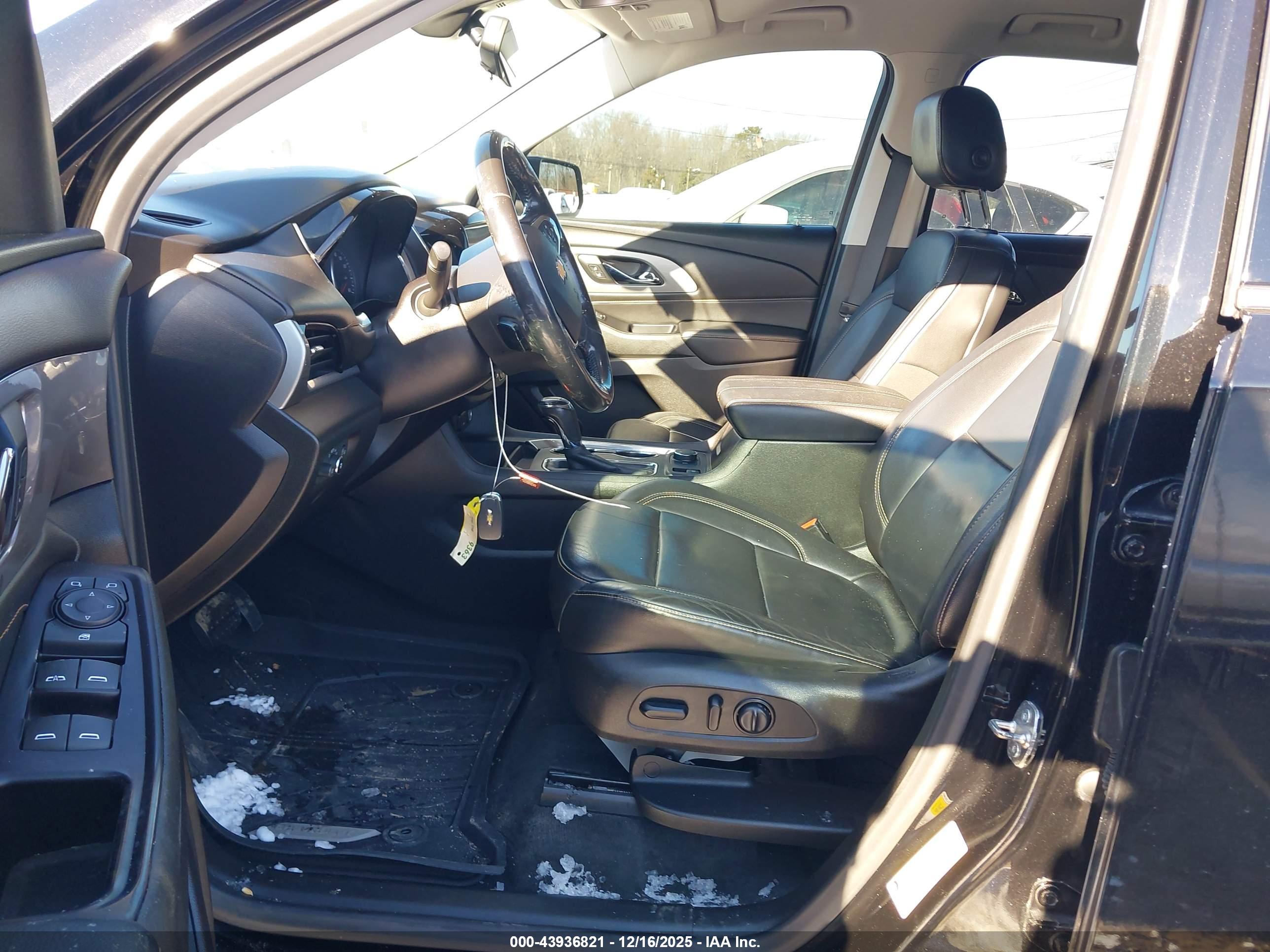 CHEVROLET TRAVERSE image 5