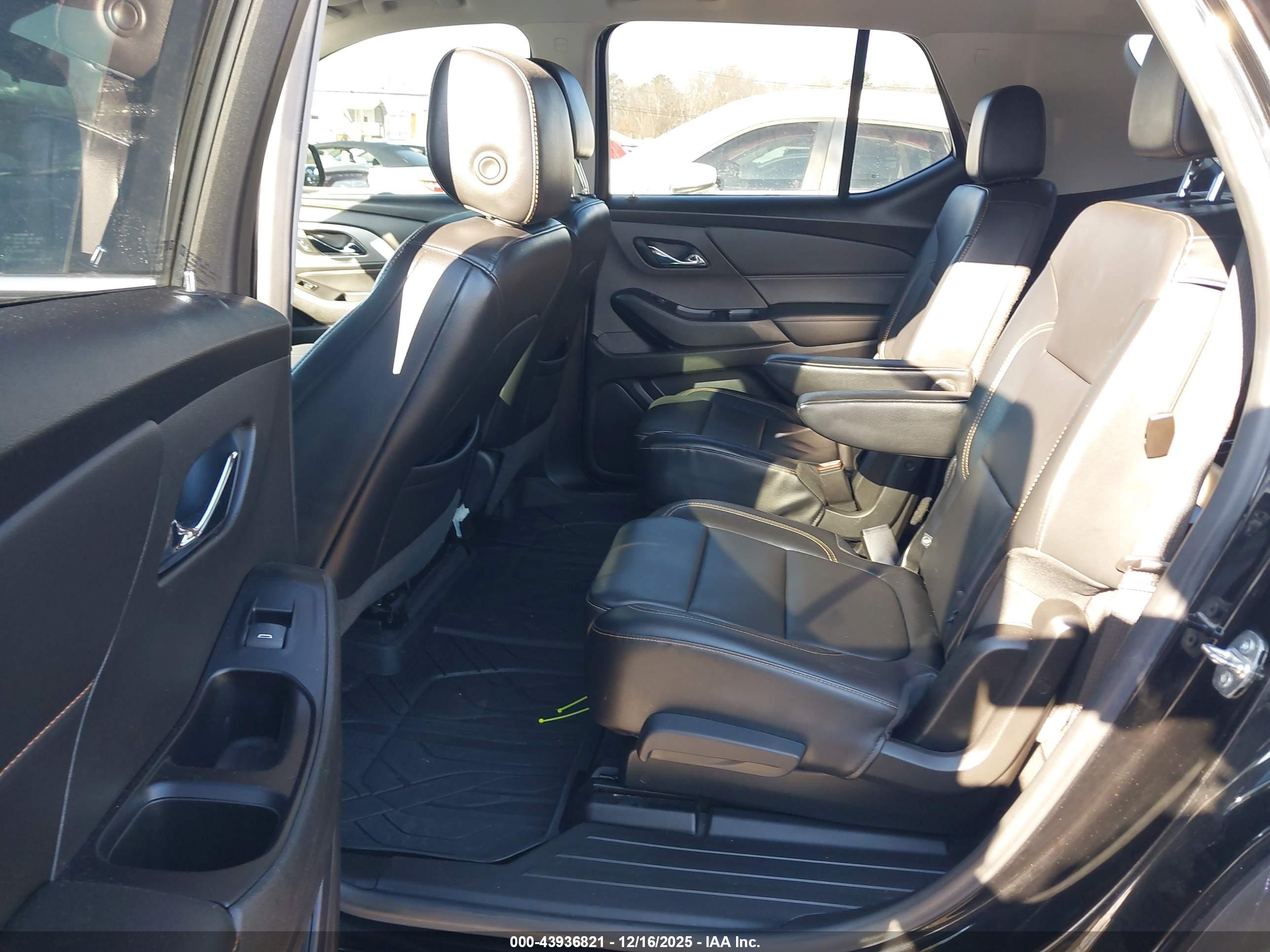 CHEVROLET TRAVERSE image 8