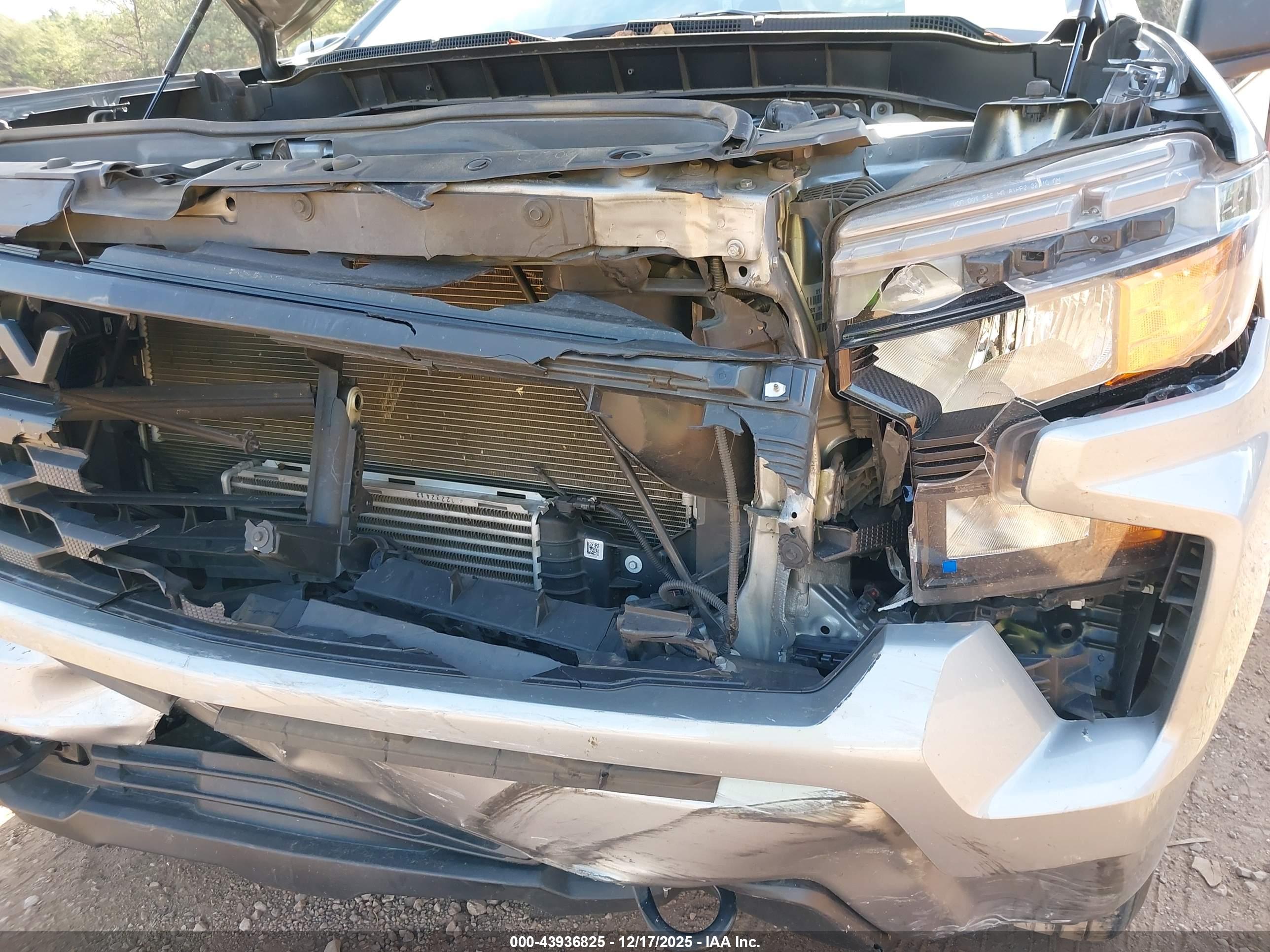 CHEVROLET SILVERADO image 6