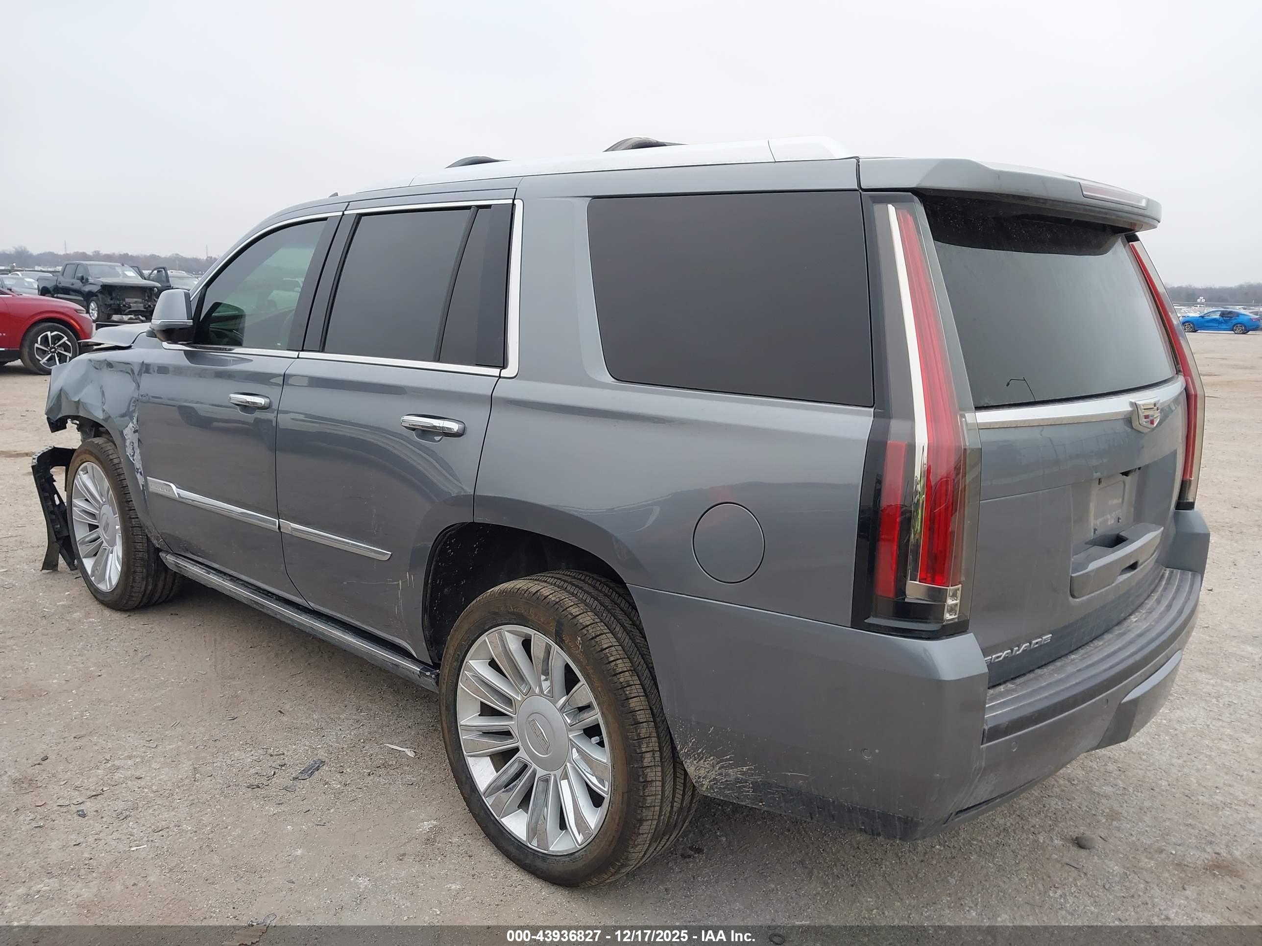 CADILLAC ESCALADE image 3