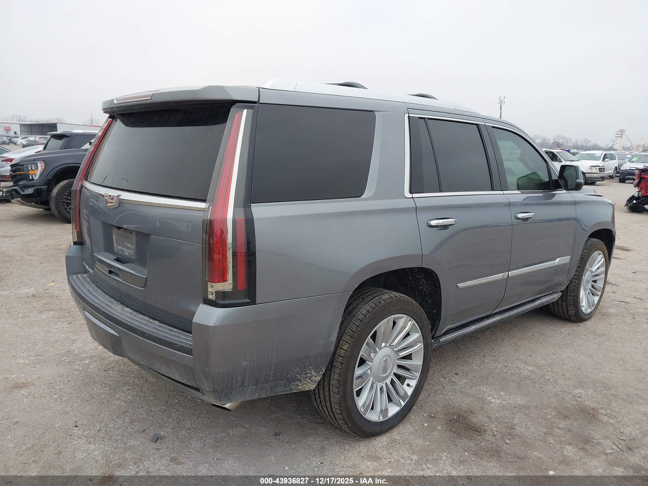 CADILLAC ESCALADE image 4