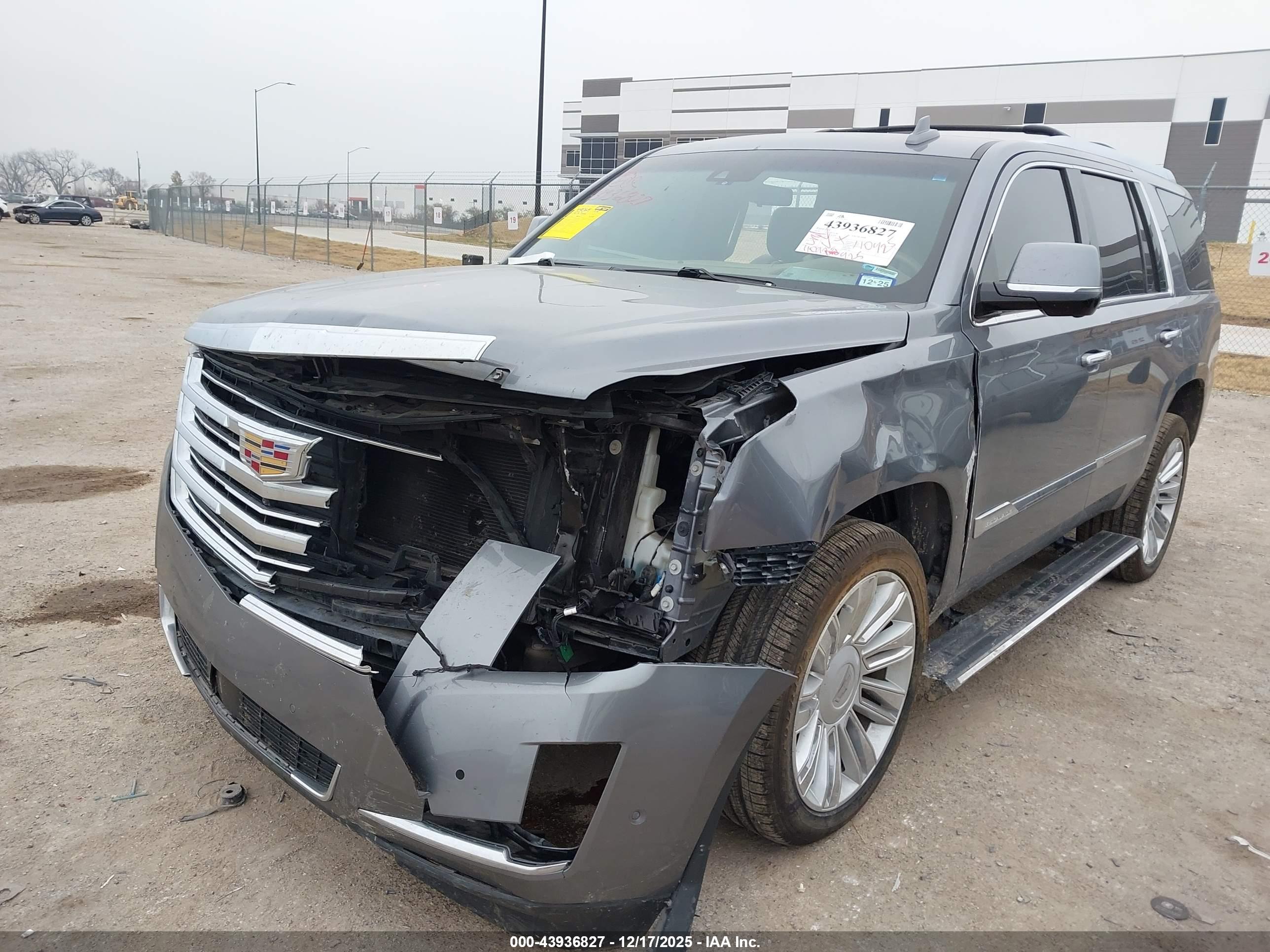 CADILLAC ESCALADE image 6