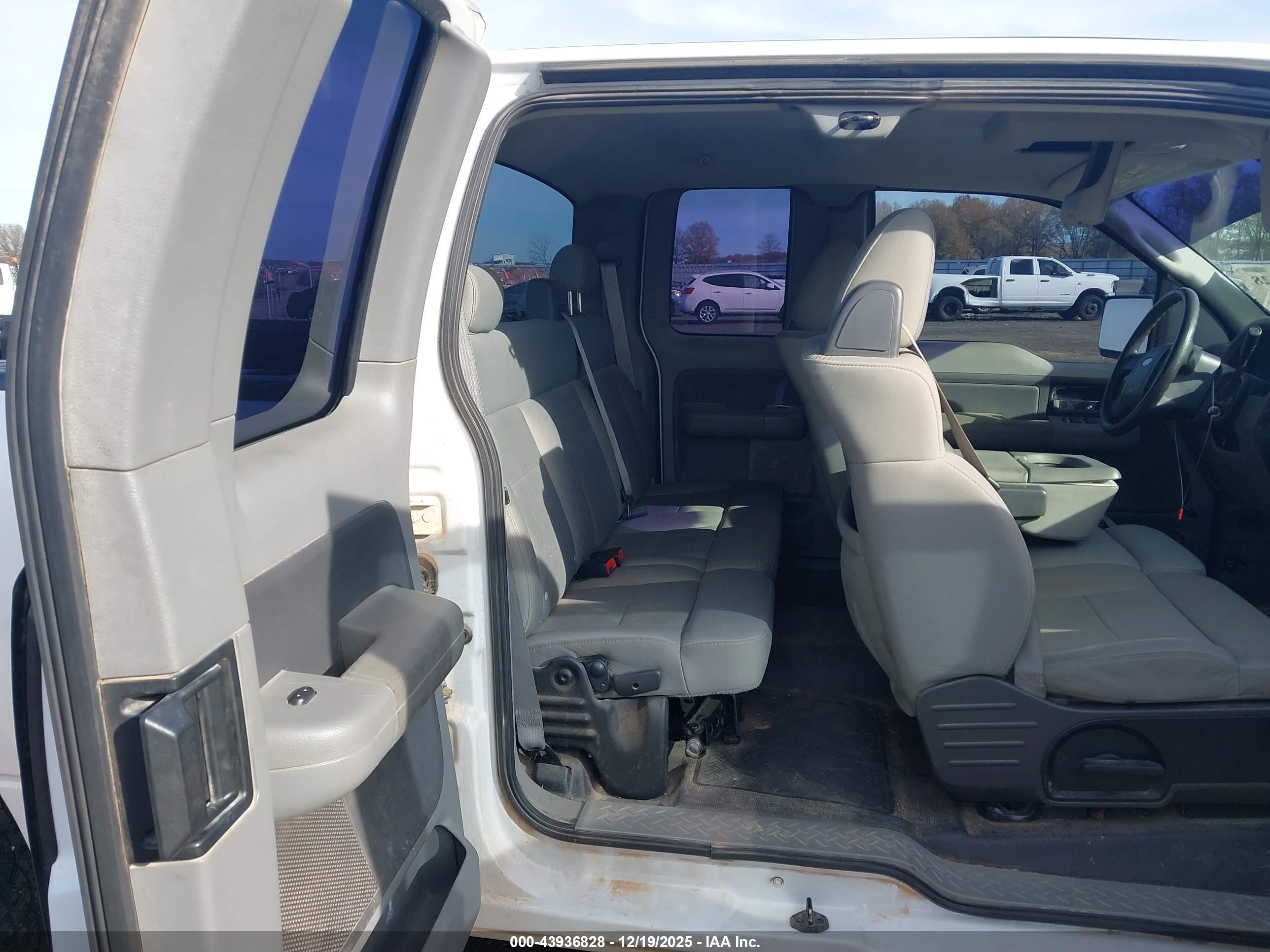 FORD F-150 image 8