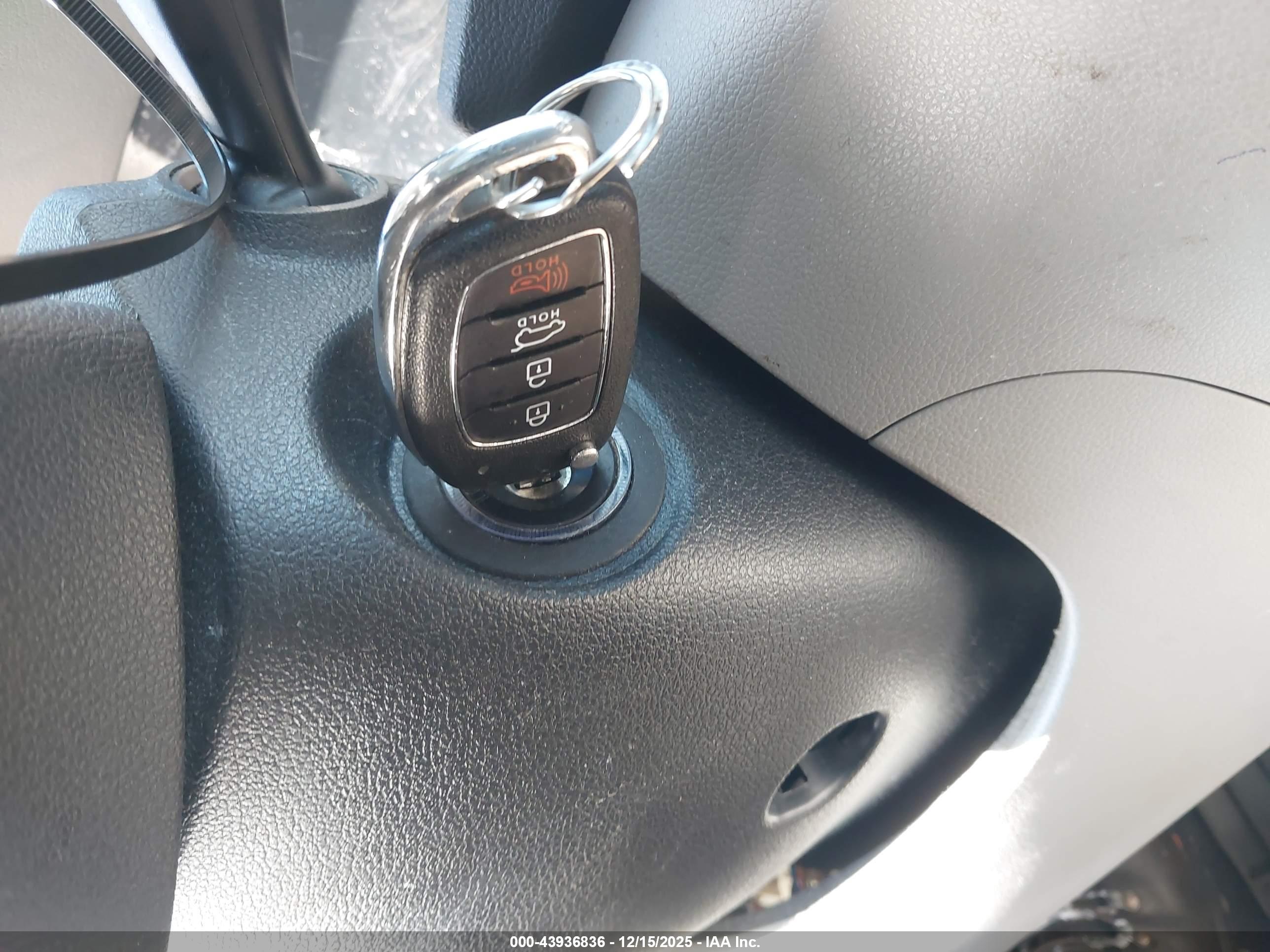 HYUNDAI TUCSON image 11