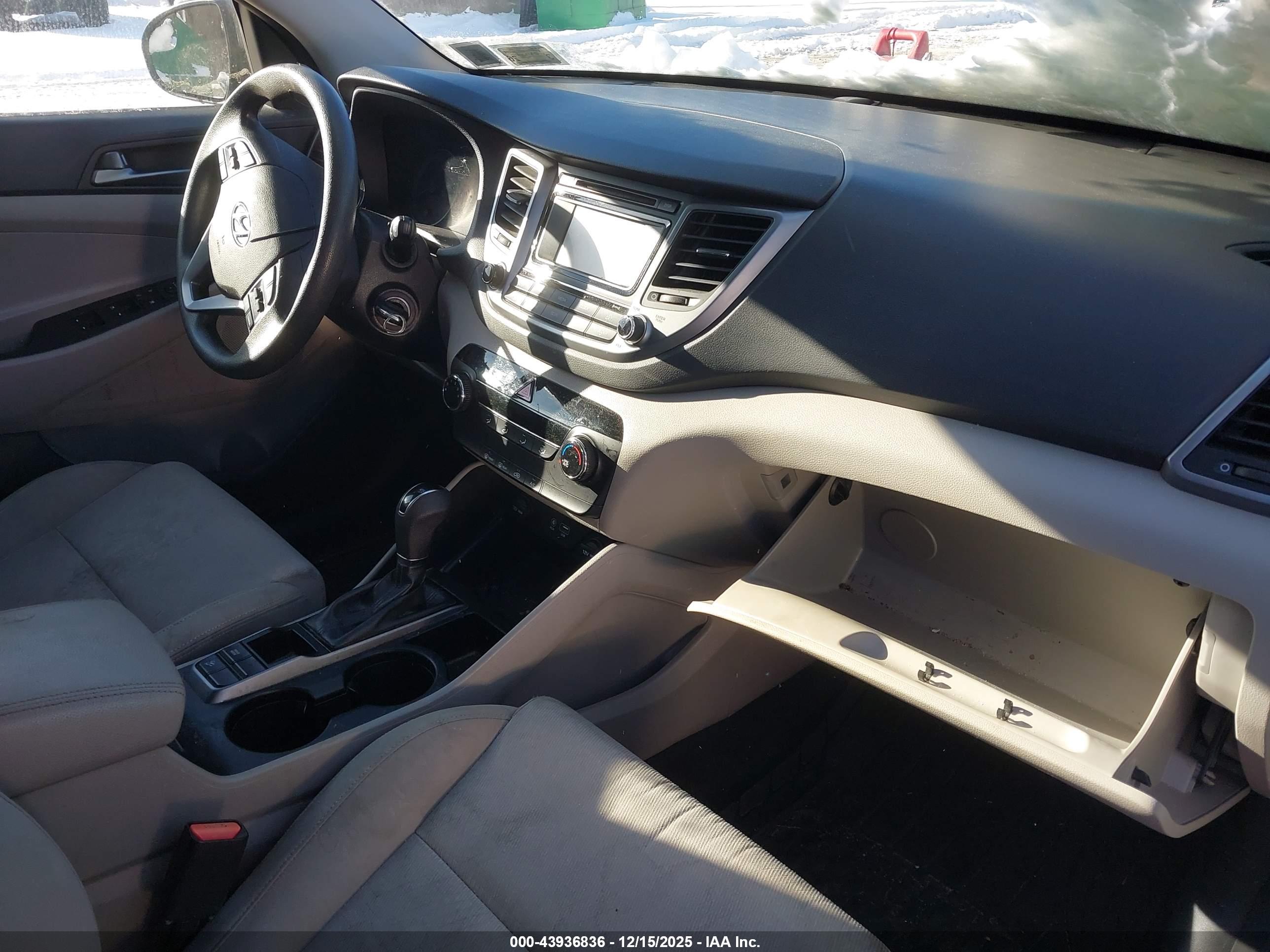 HYUNDAI TUCSON image 5