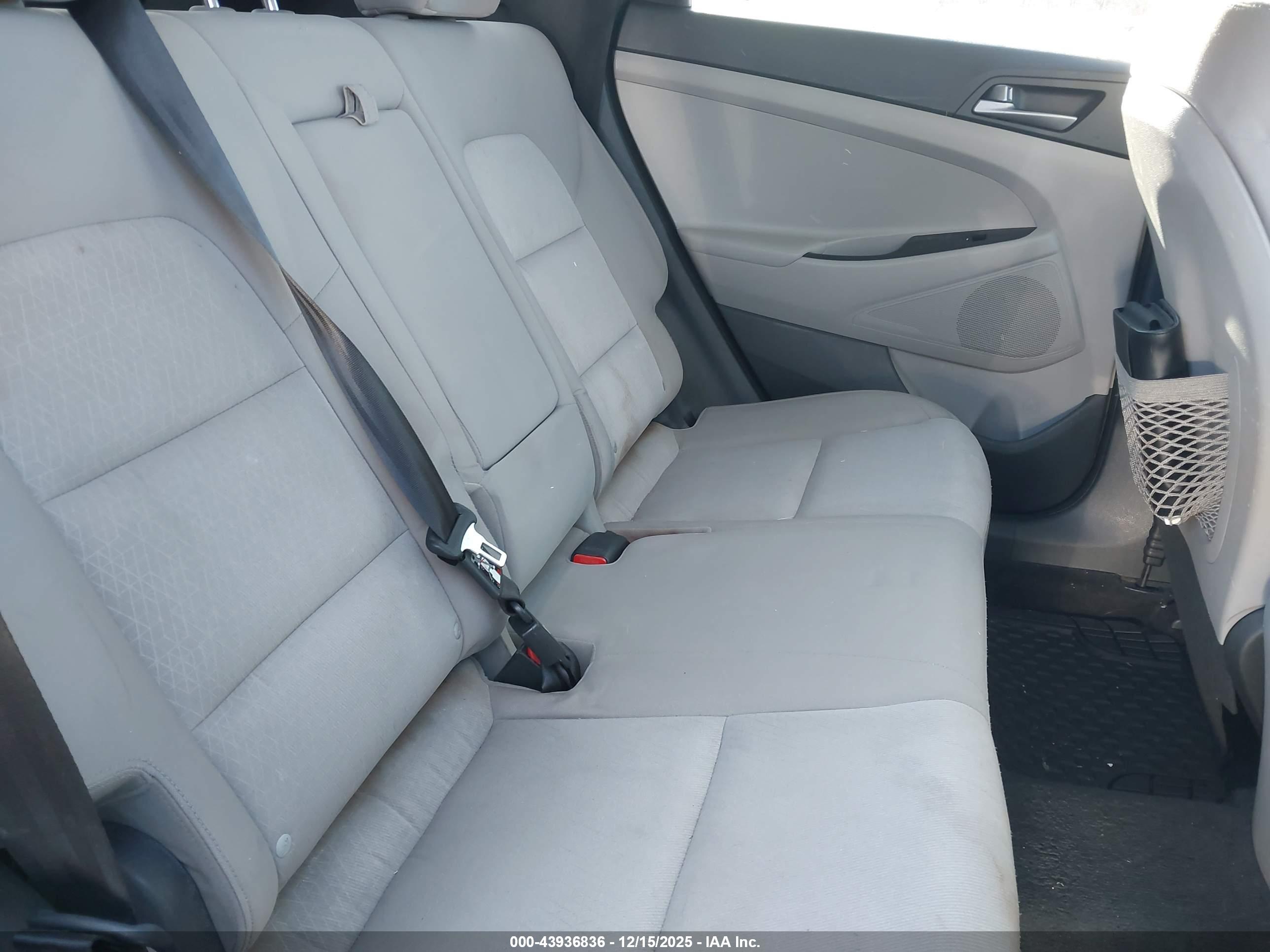 HYUNDAI TUCSON image 8