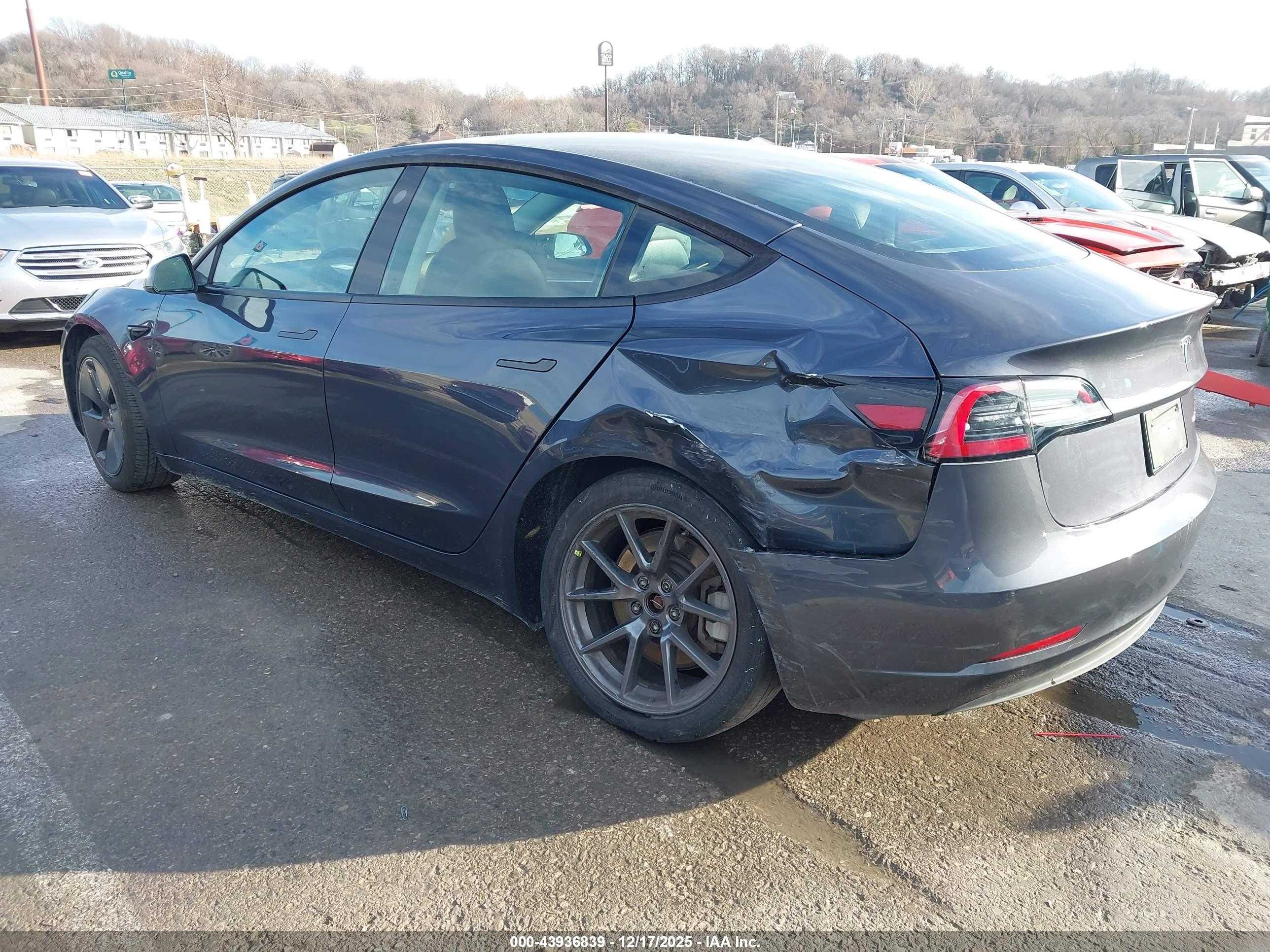 TESLA MODEL image 3