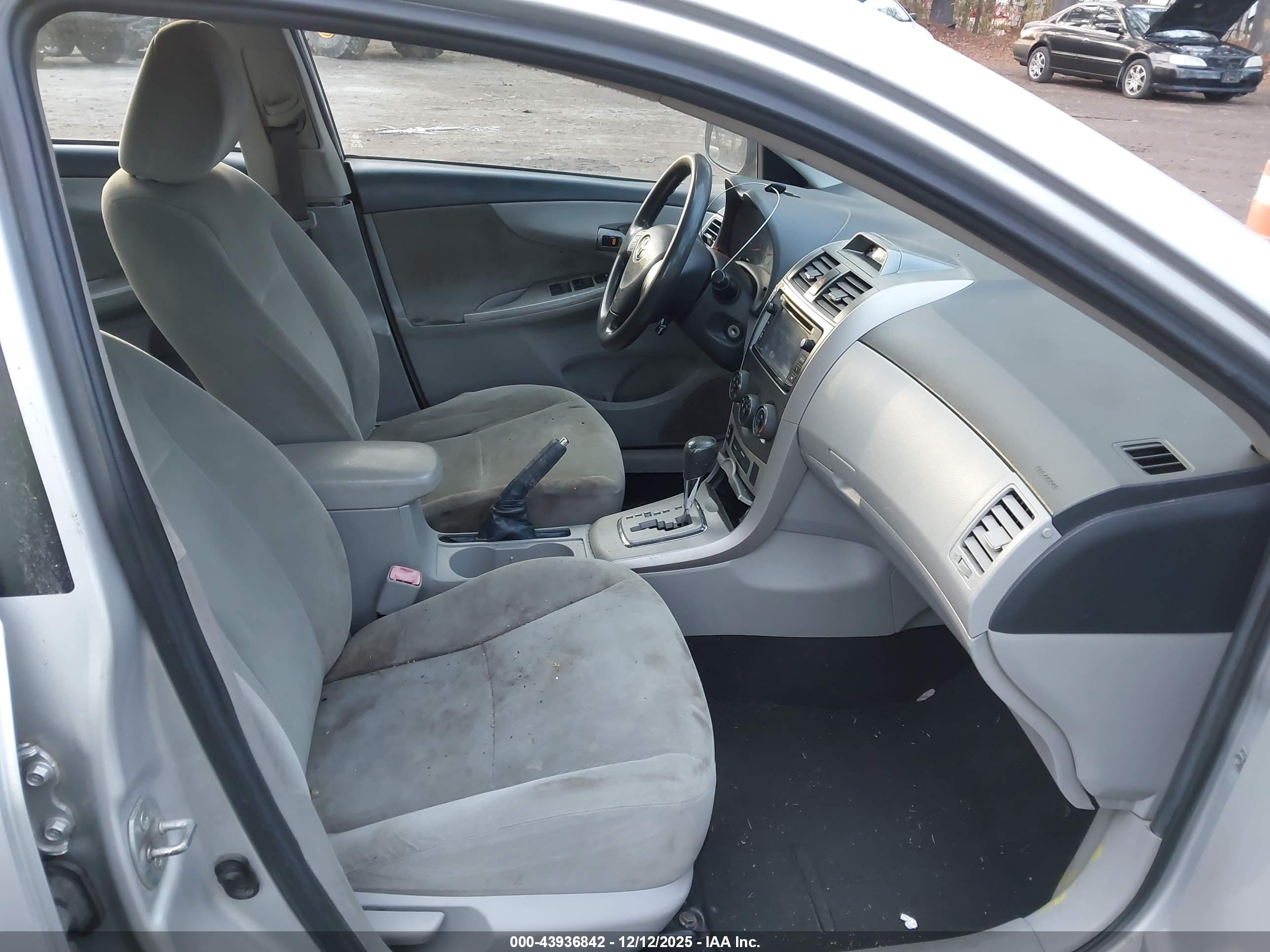 TOYOTA COROLLA image 5
