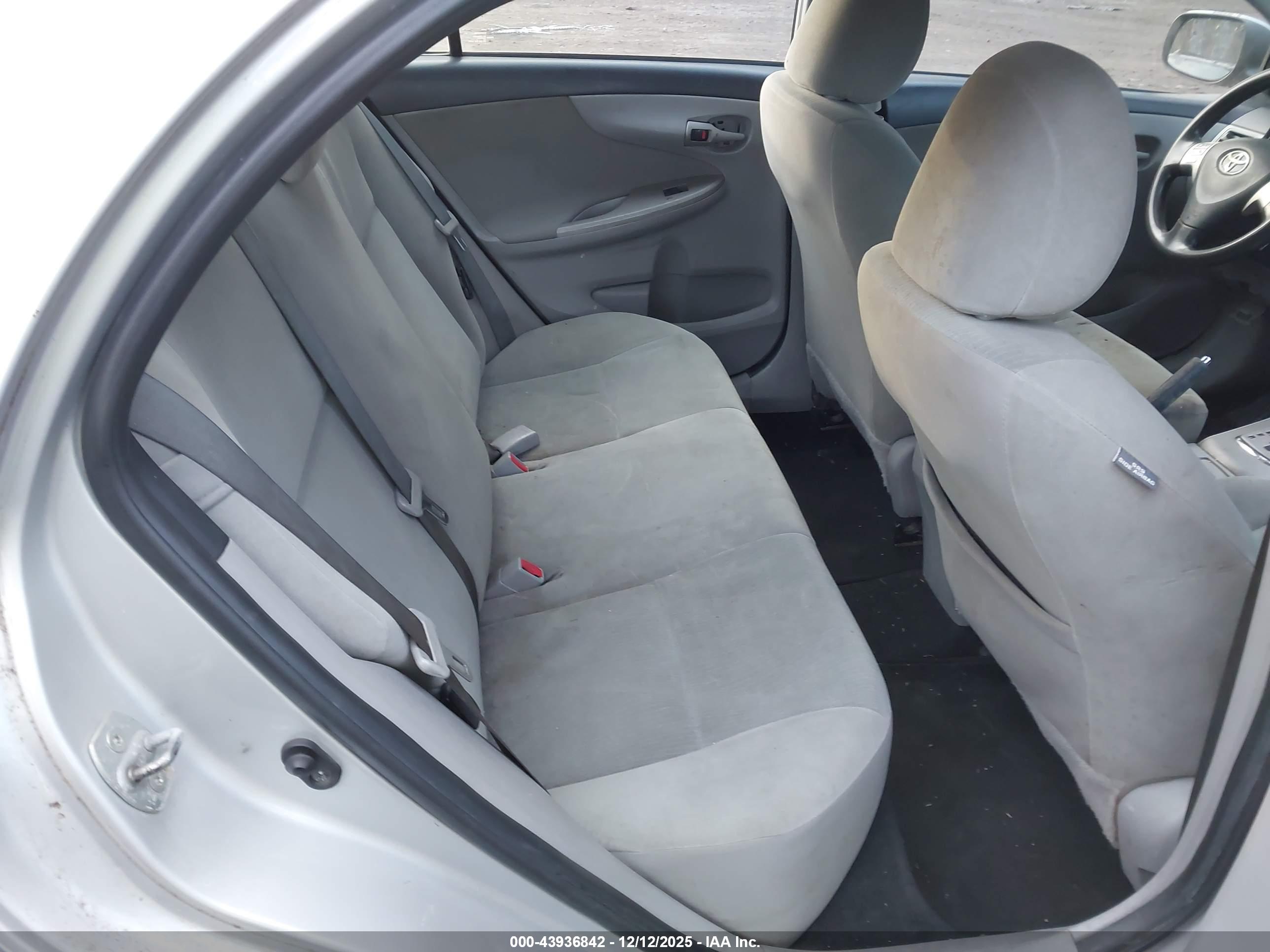 TOYOTA COROLLA image 8