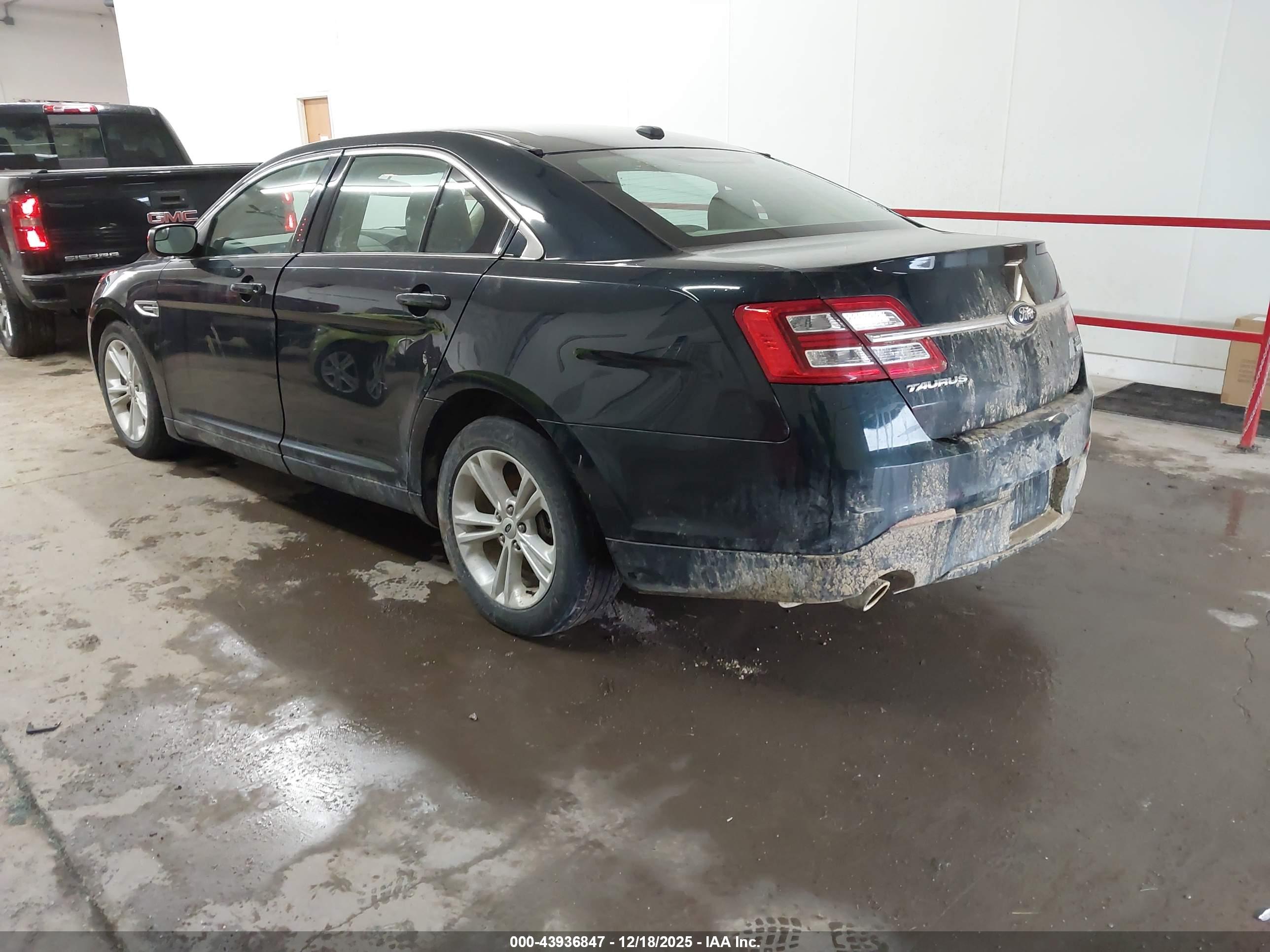 FORD TAURUS image 3