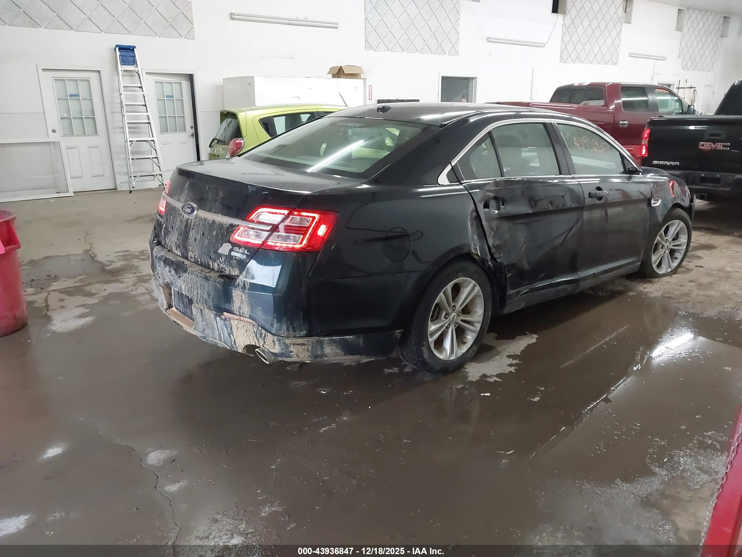 FORD TAURUS image 4