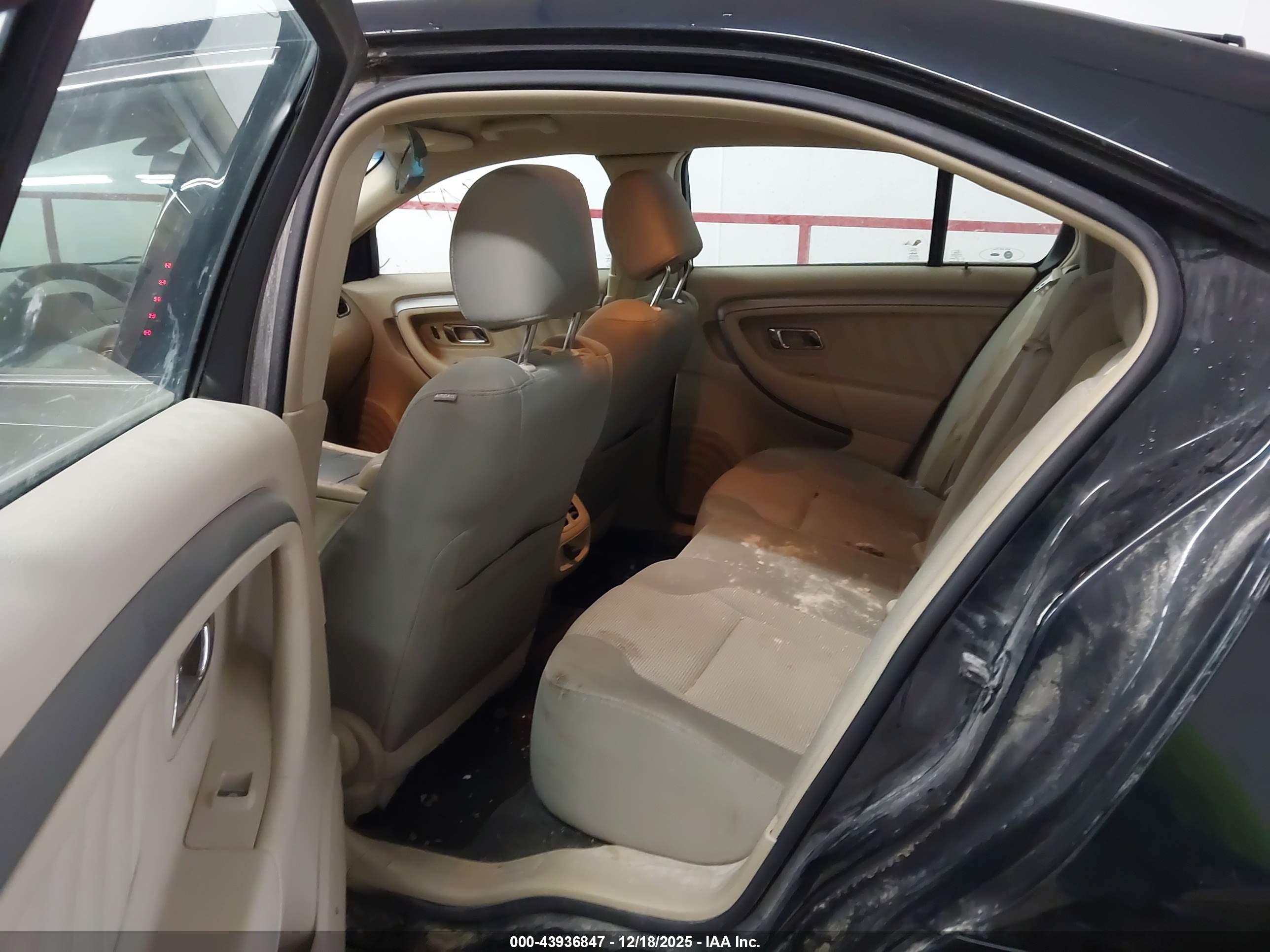 FORD TAURUS image 8