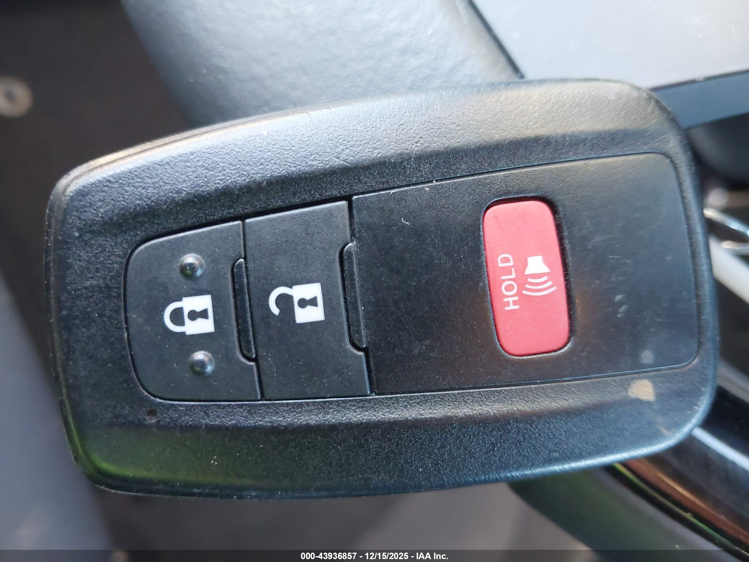 TOYOTA C-HR image 11