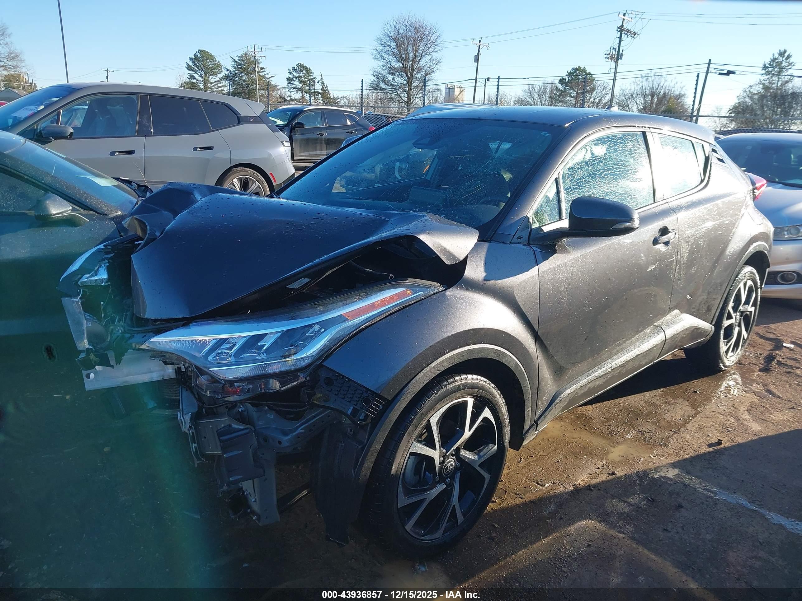 TOYOTA C-HR image 2