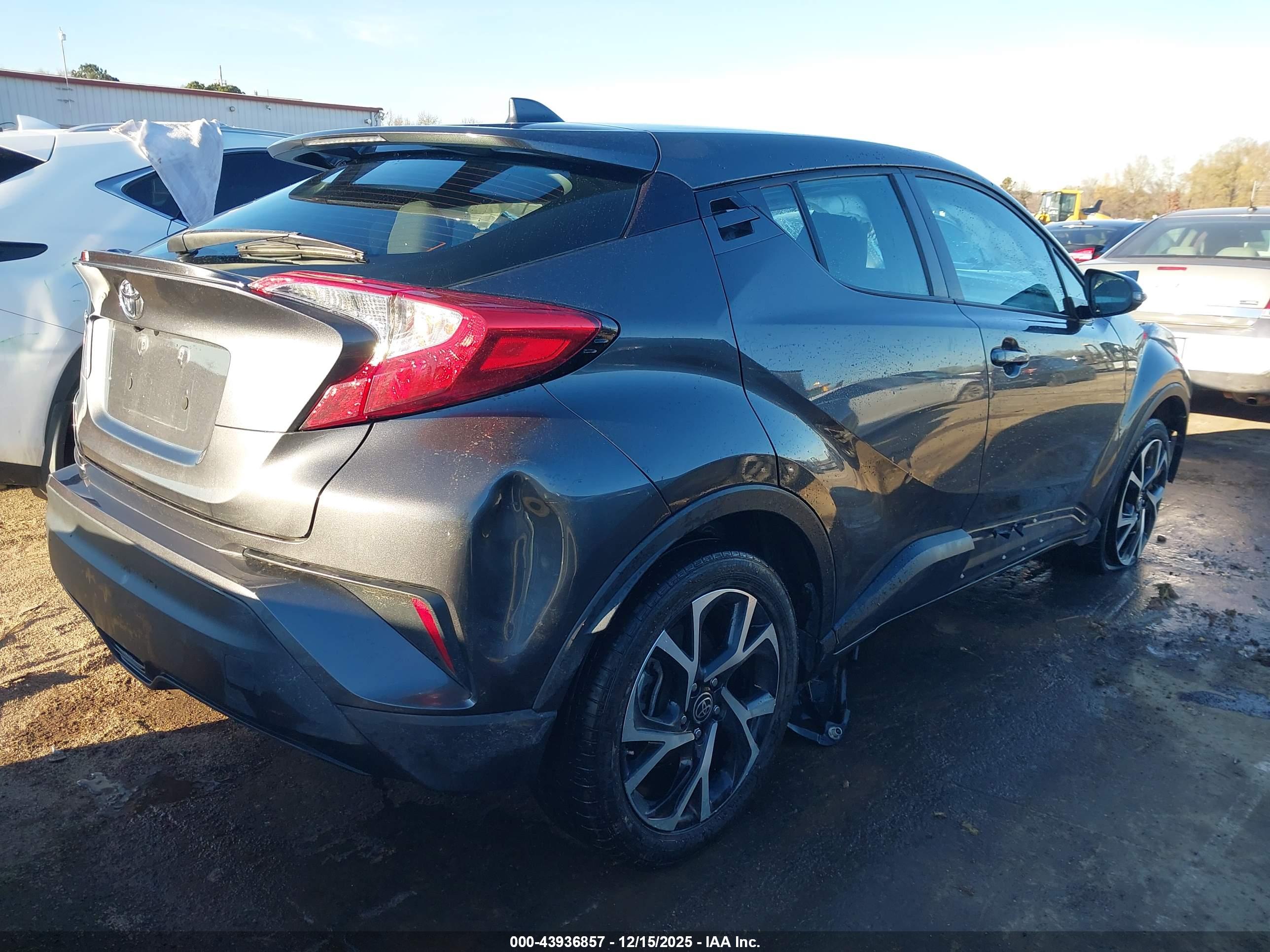 TOYOTA C-HR image 4