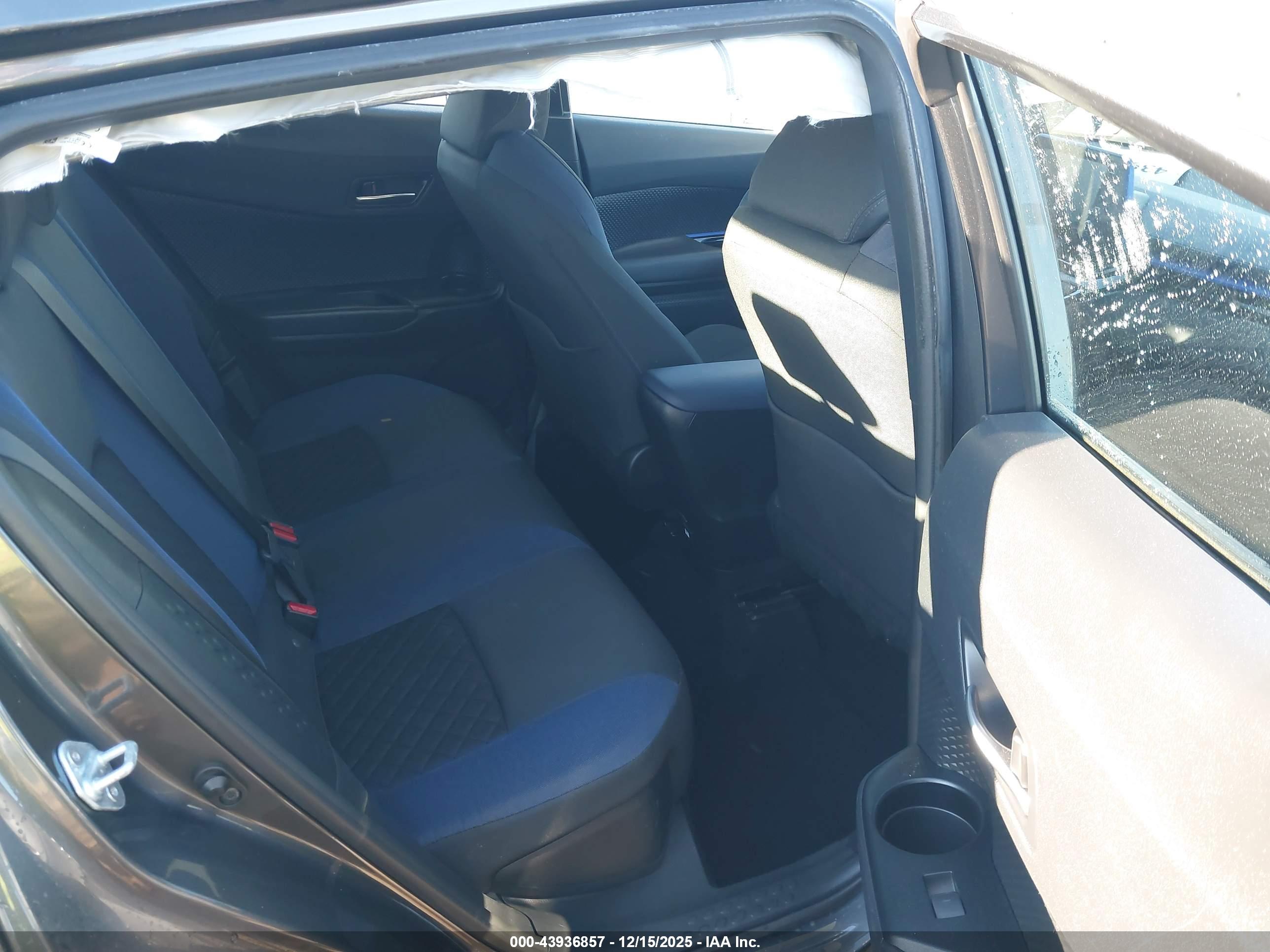 TOYOTA C-HR image 8