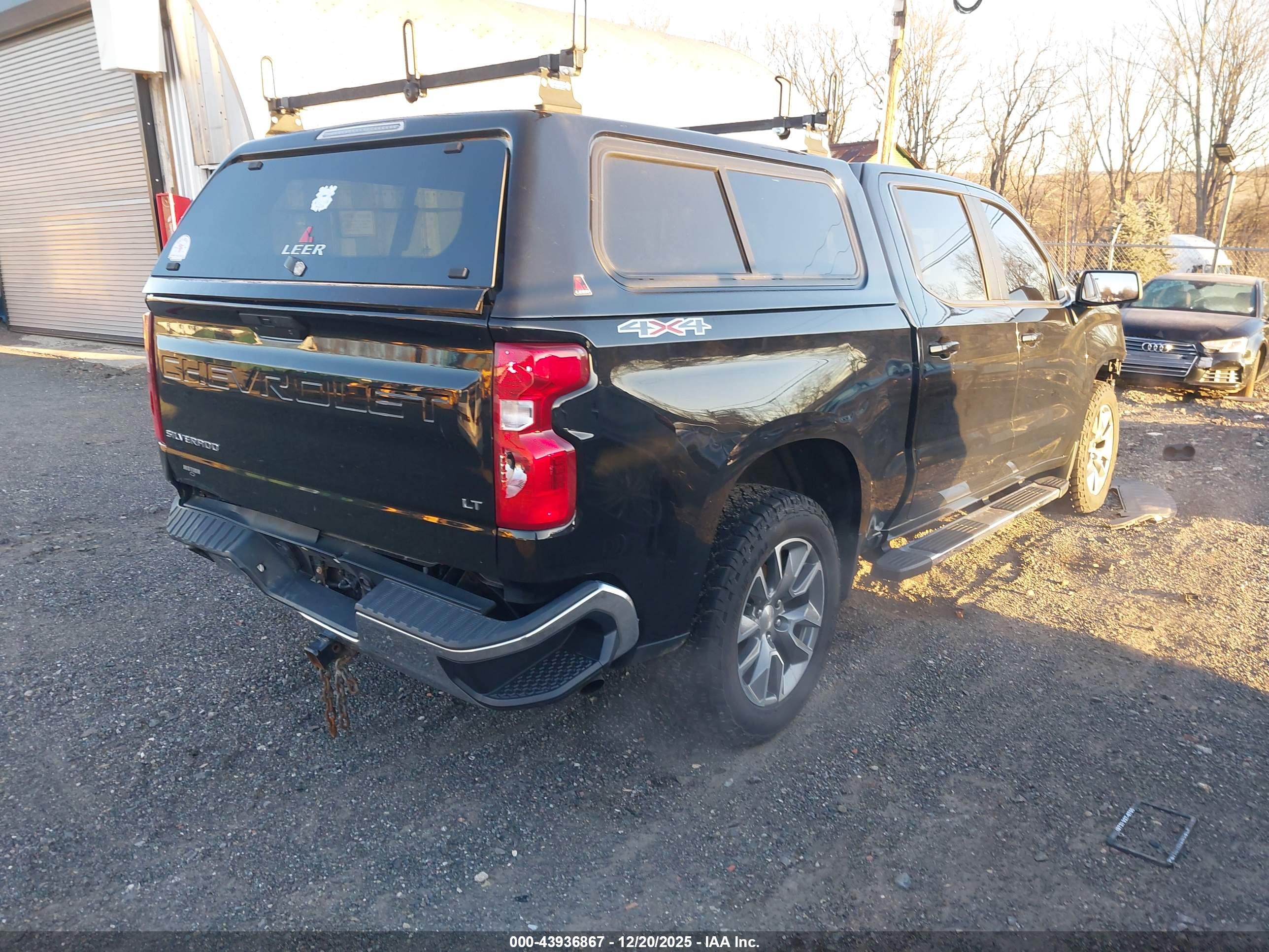CHEVROLET SILVERADO image 4