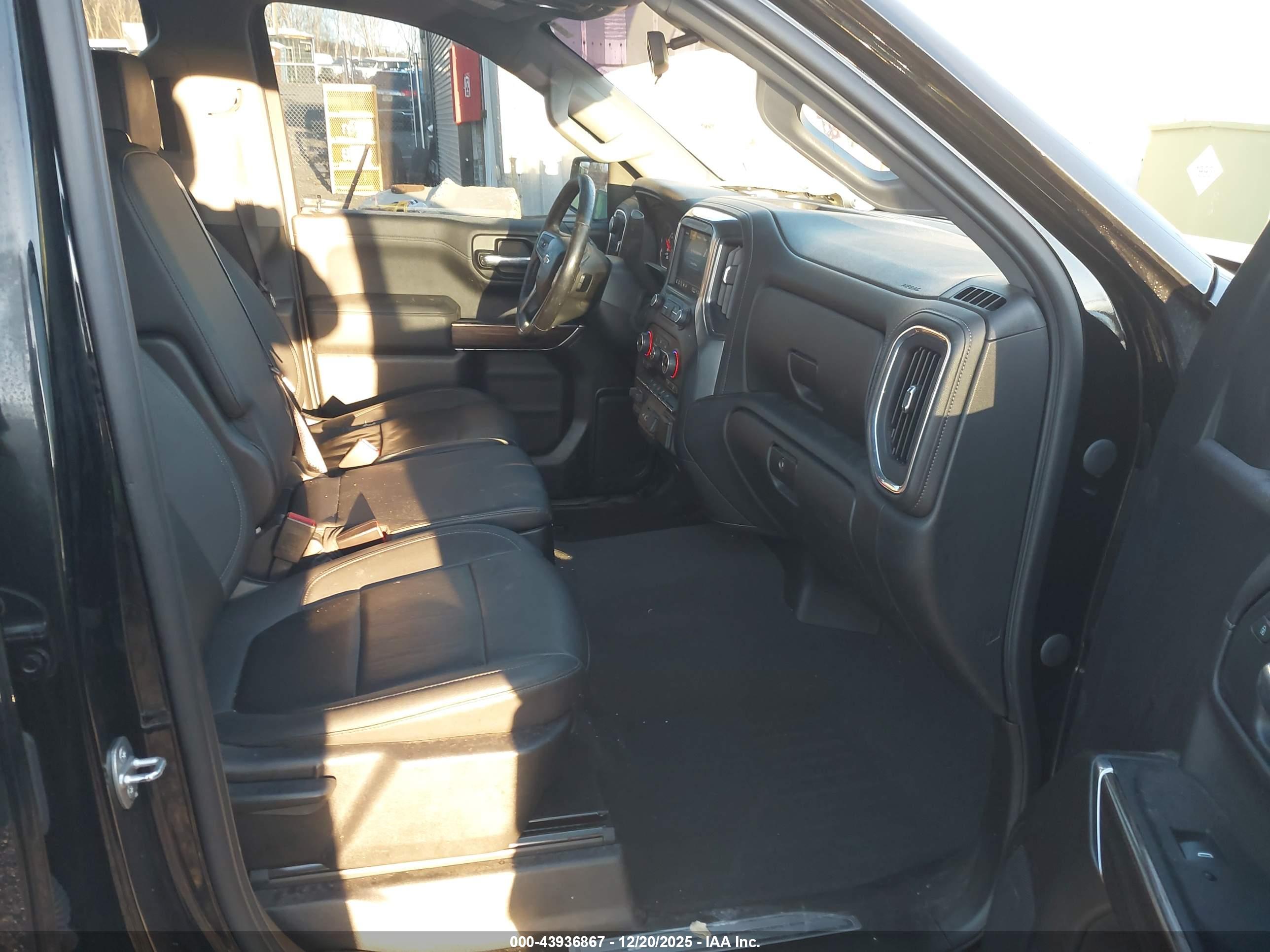 CHEVROLET SILVERADO image 5