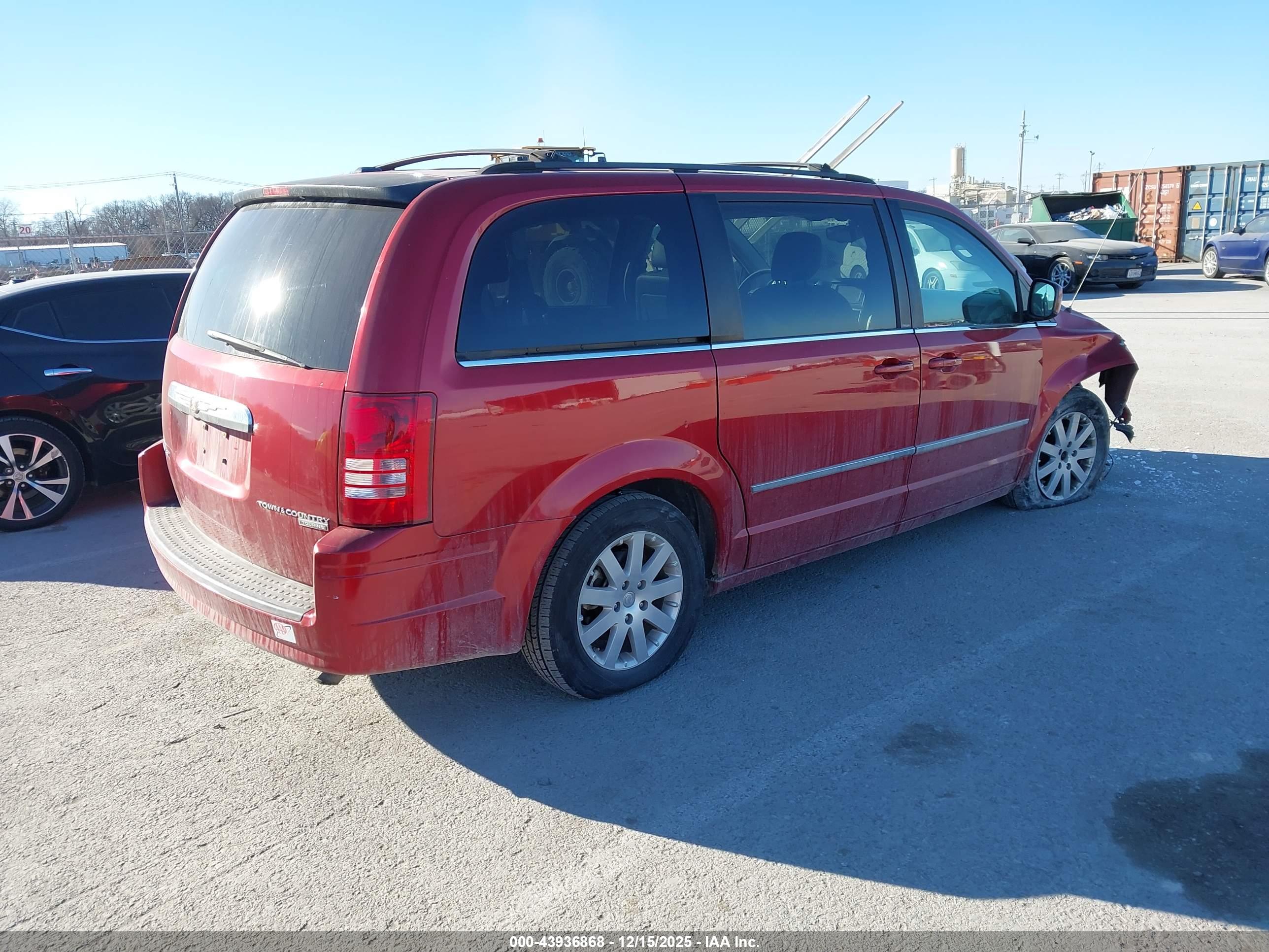 CHRYSLER TOWN image 4