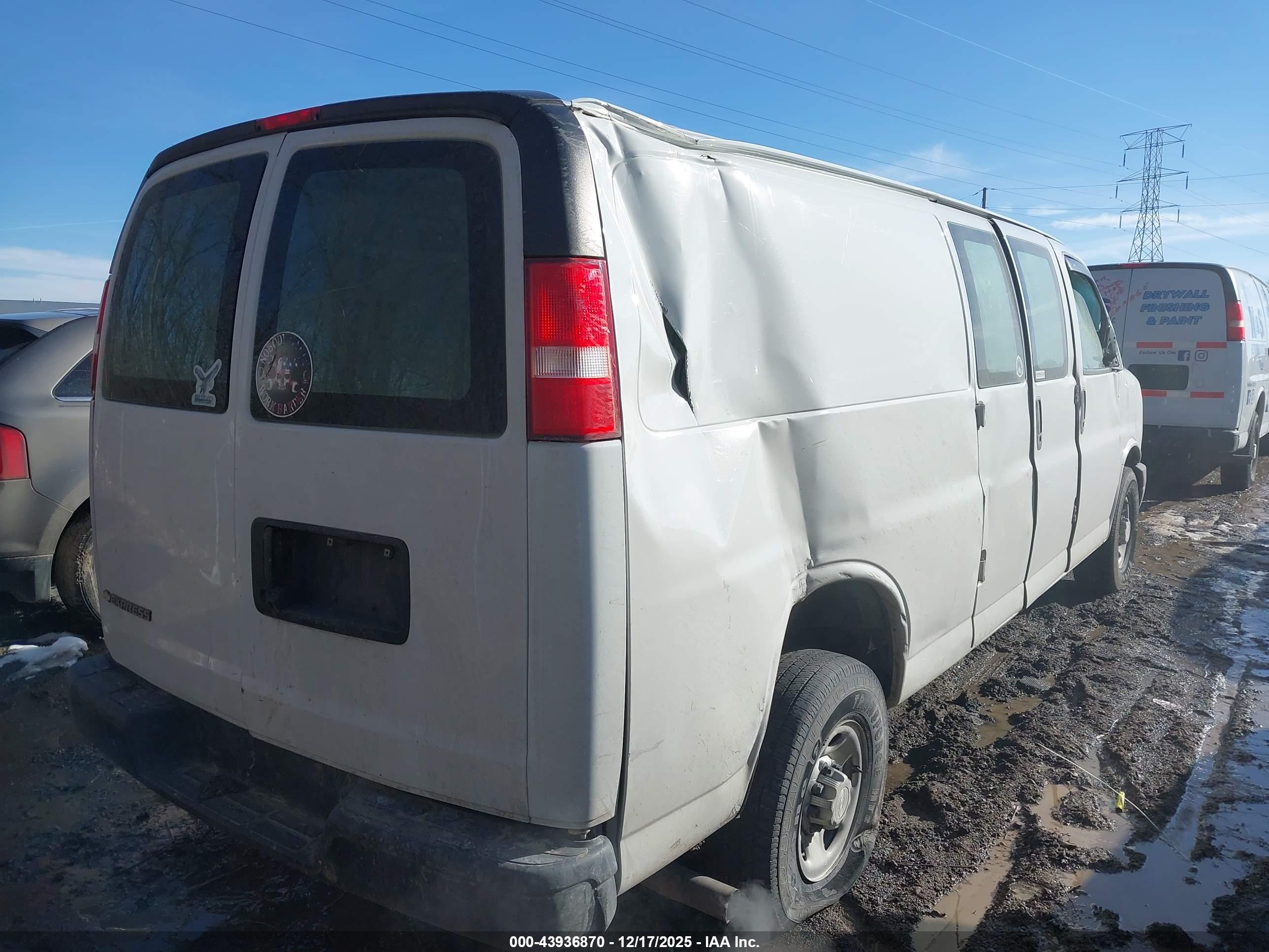 CHEVROLET EXPRESS image 4
