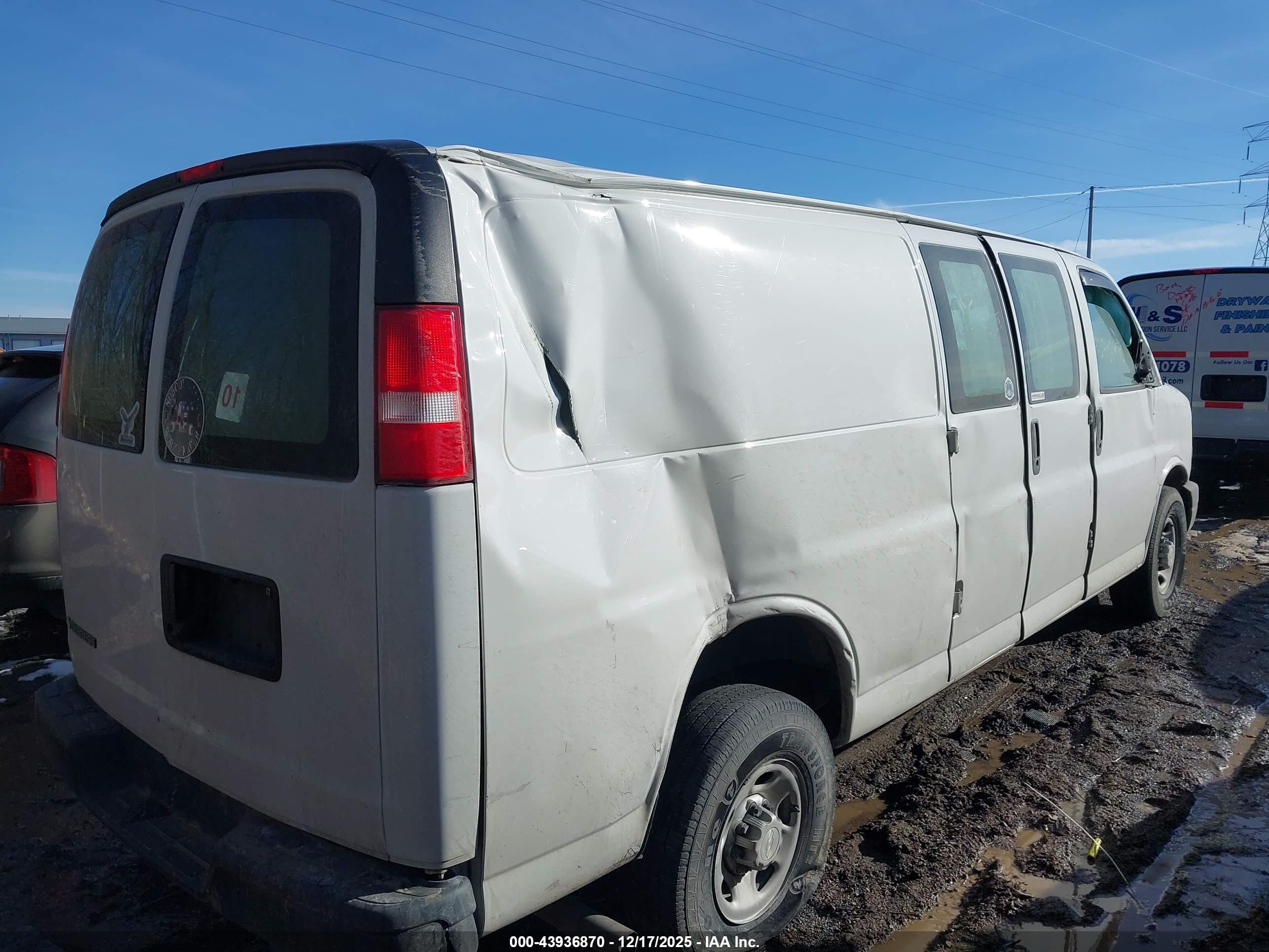 CHEVROLET EXPRESS image 6