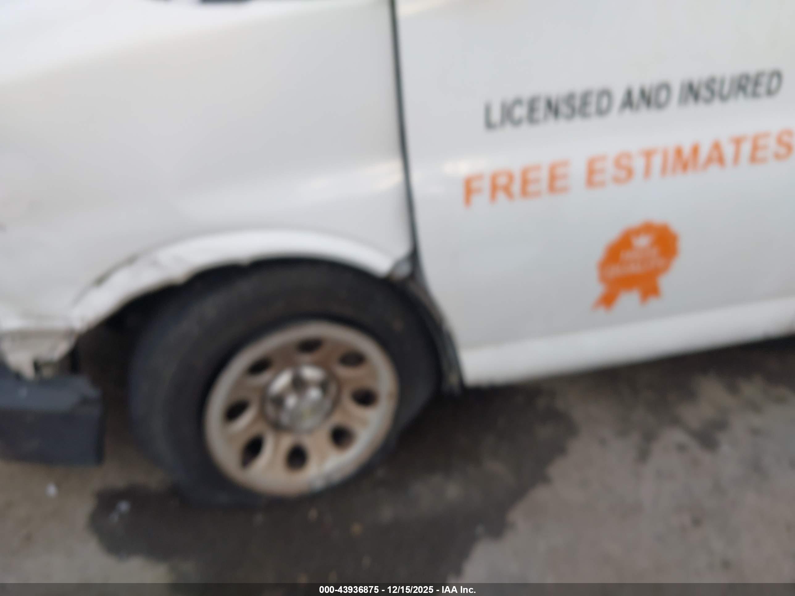 CHEVROLET EXPRESS image 6
