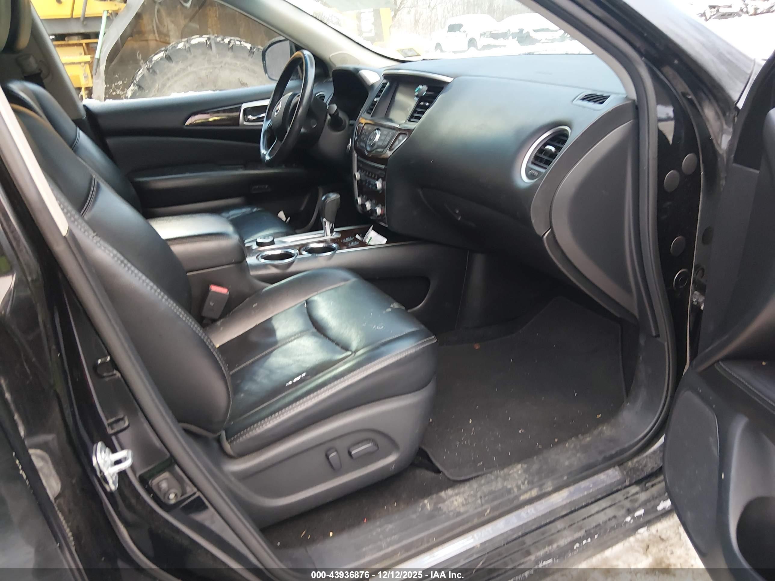 NISSAN PATHFINDER image 5