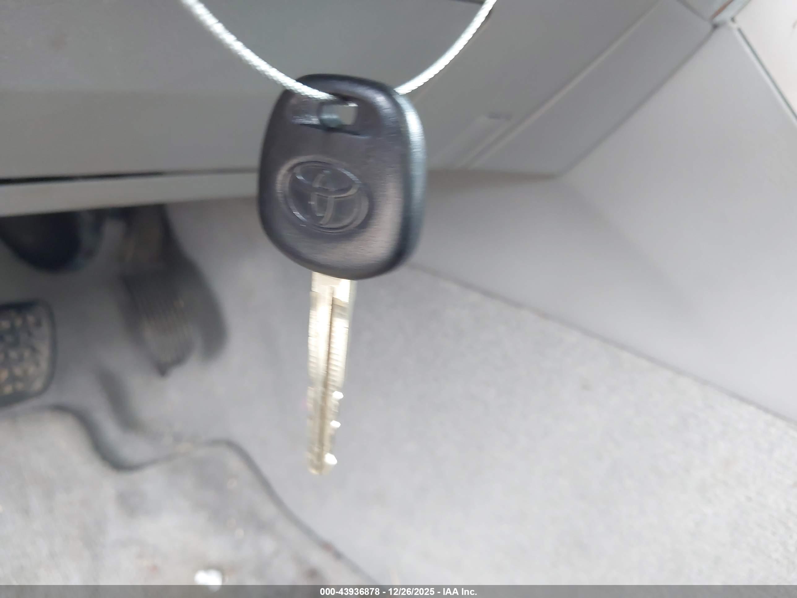 TOYOTA AVALON image 11