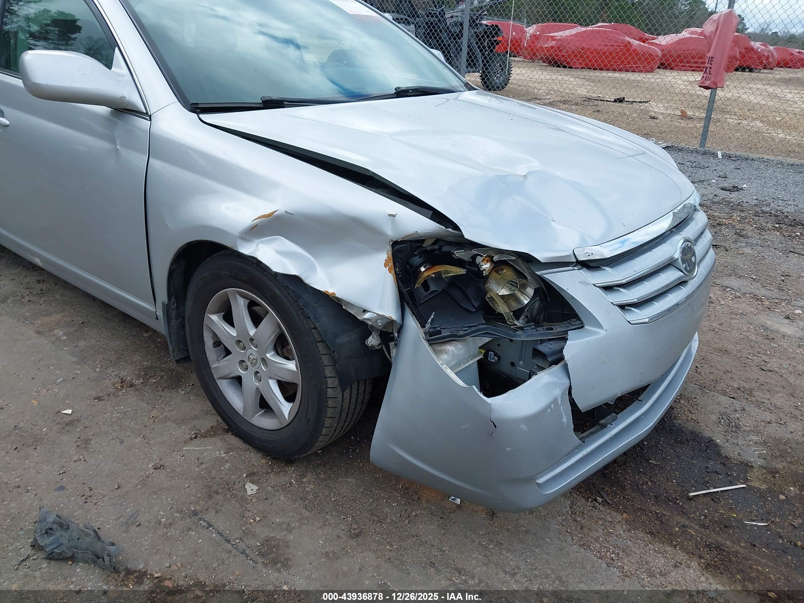 TOYOTA AVALON image 6