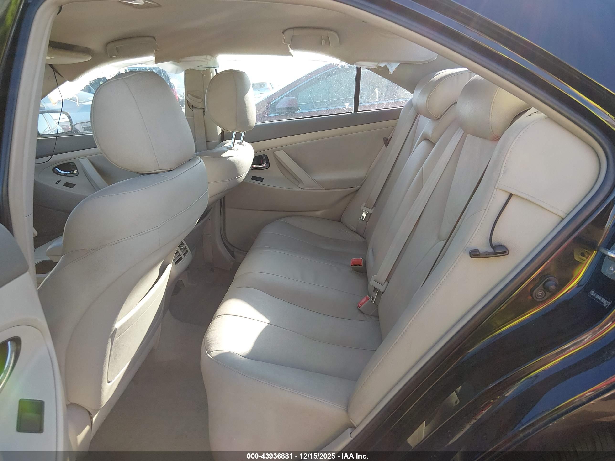 TOYOTA CAMRY image 8