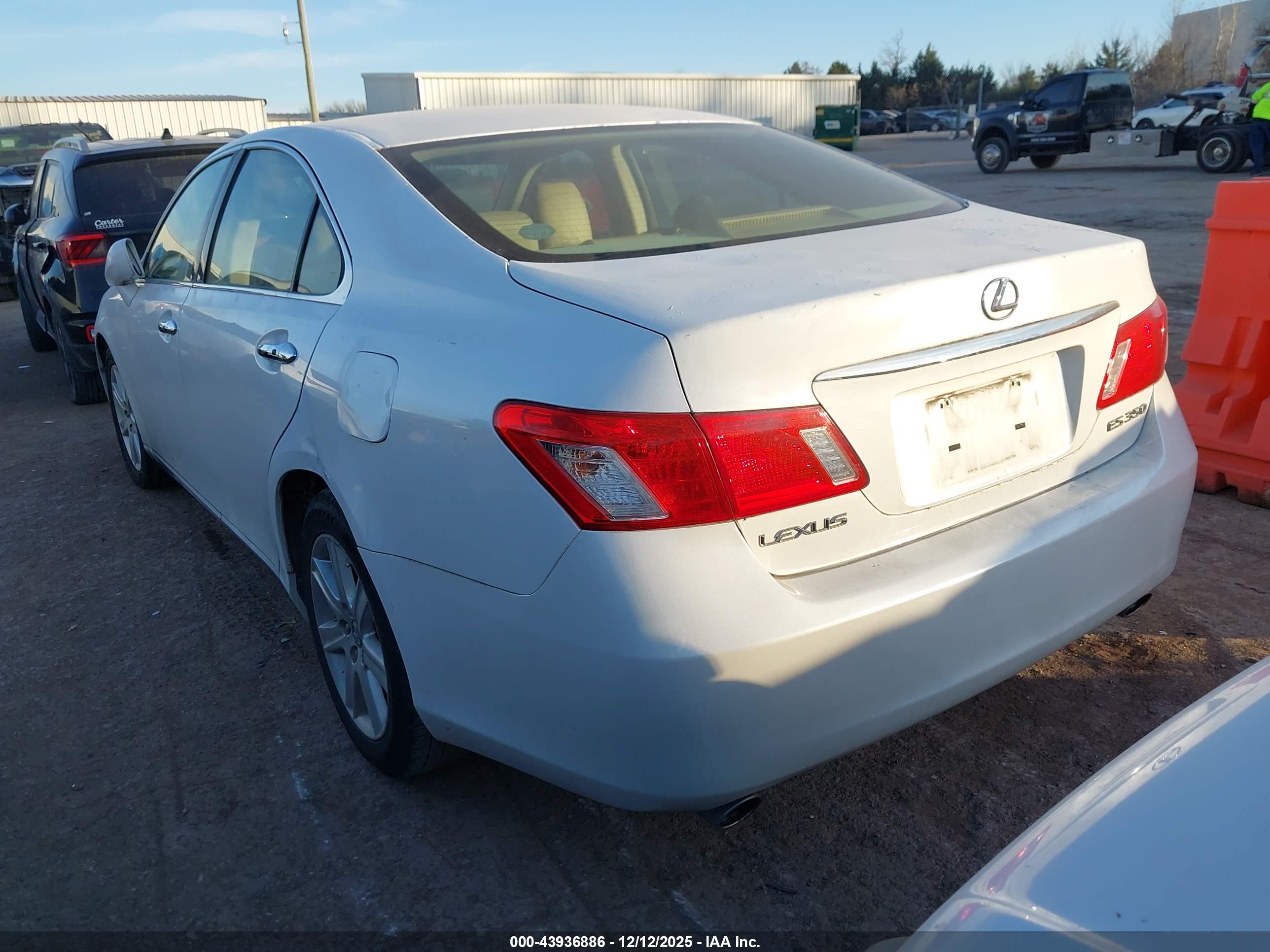 LEXUS ES image 3