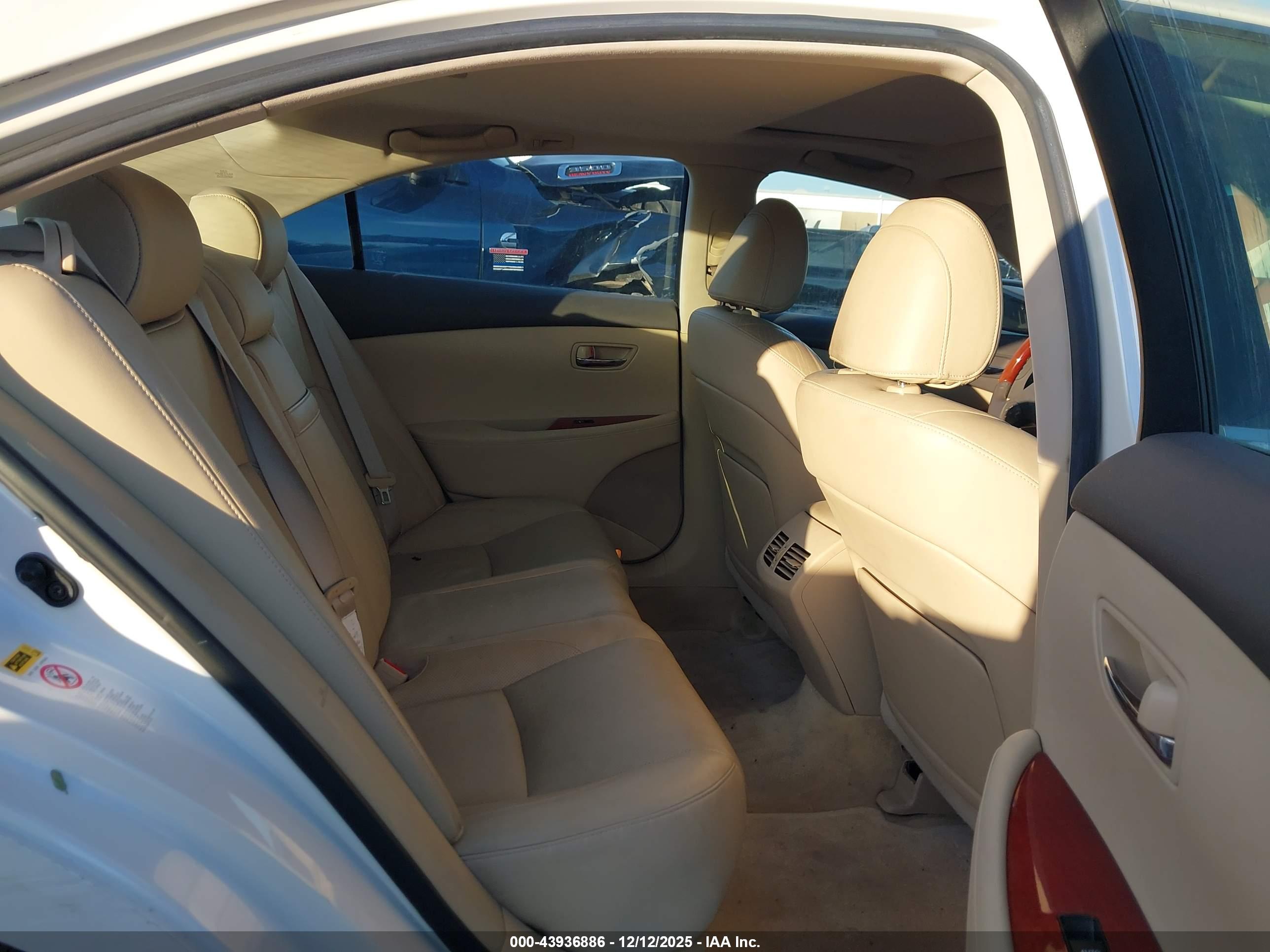 LEXUS ES image 8