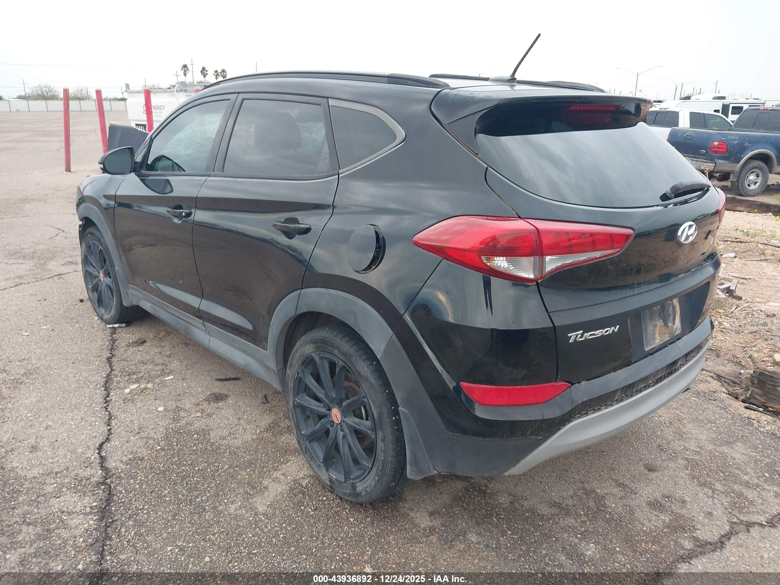 HYUNDAI TUCSON image 3