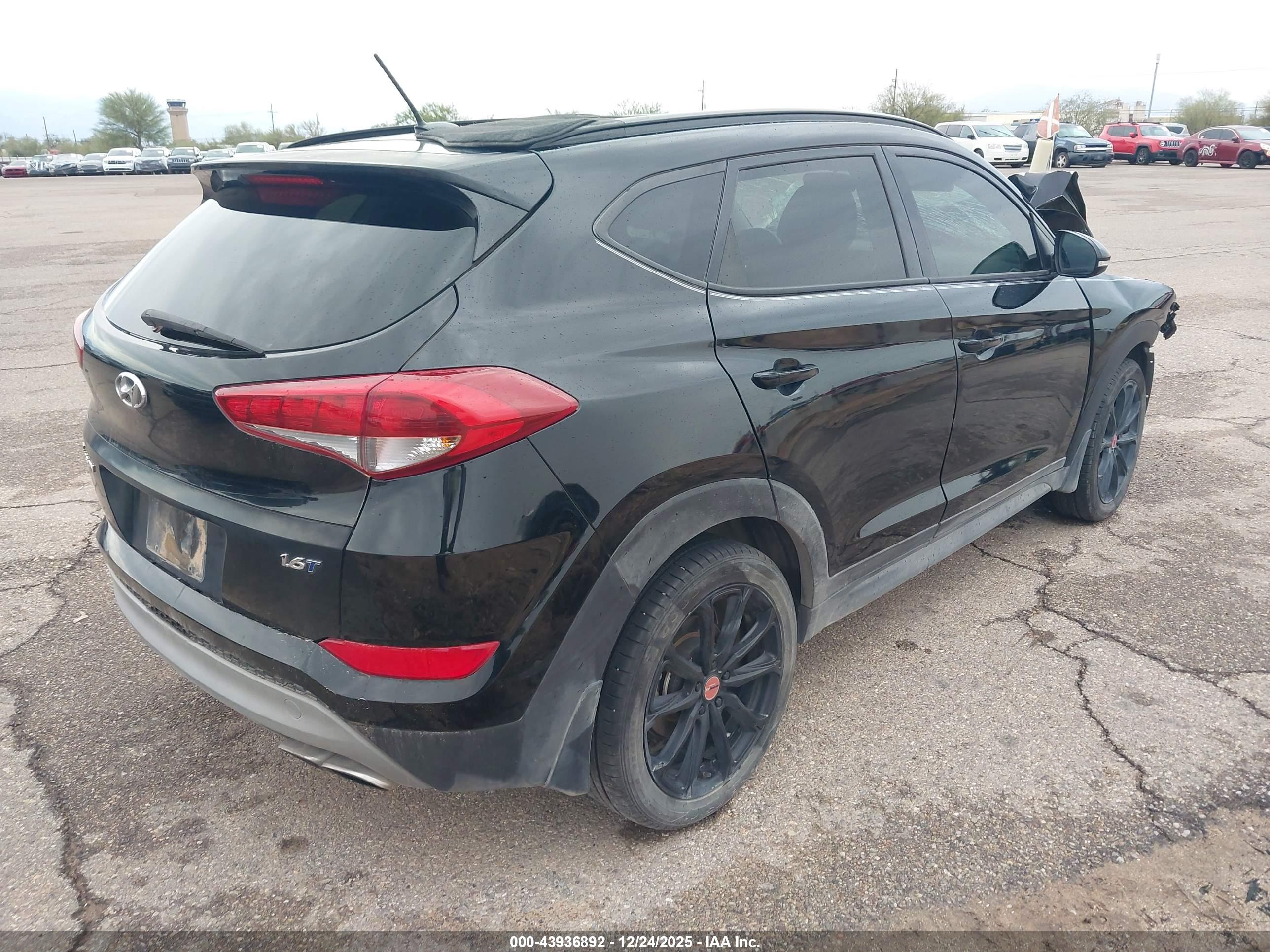 HYUNDAI TUCSON image 4