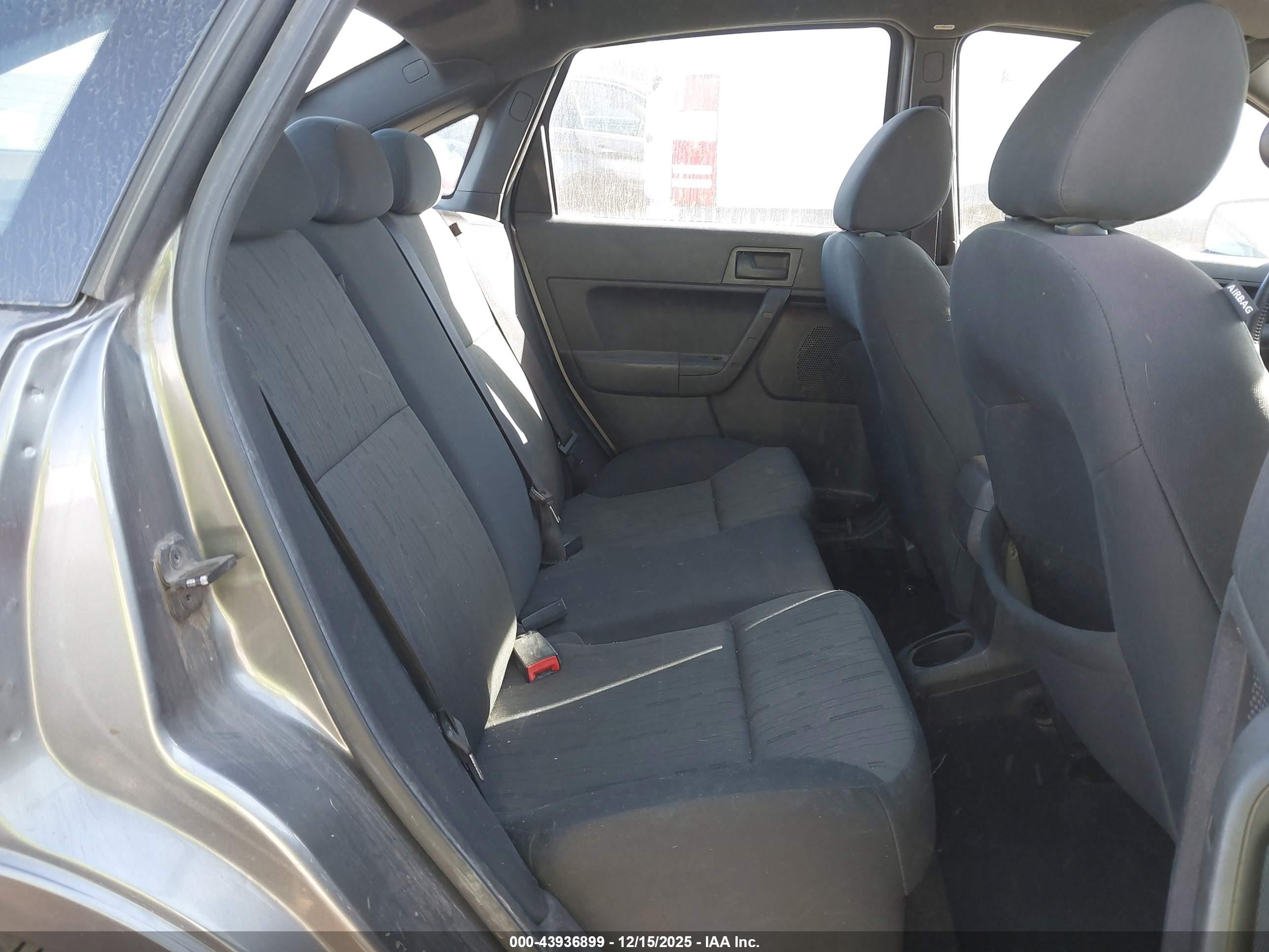 FORD FOCUS image 8