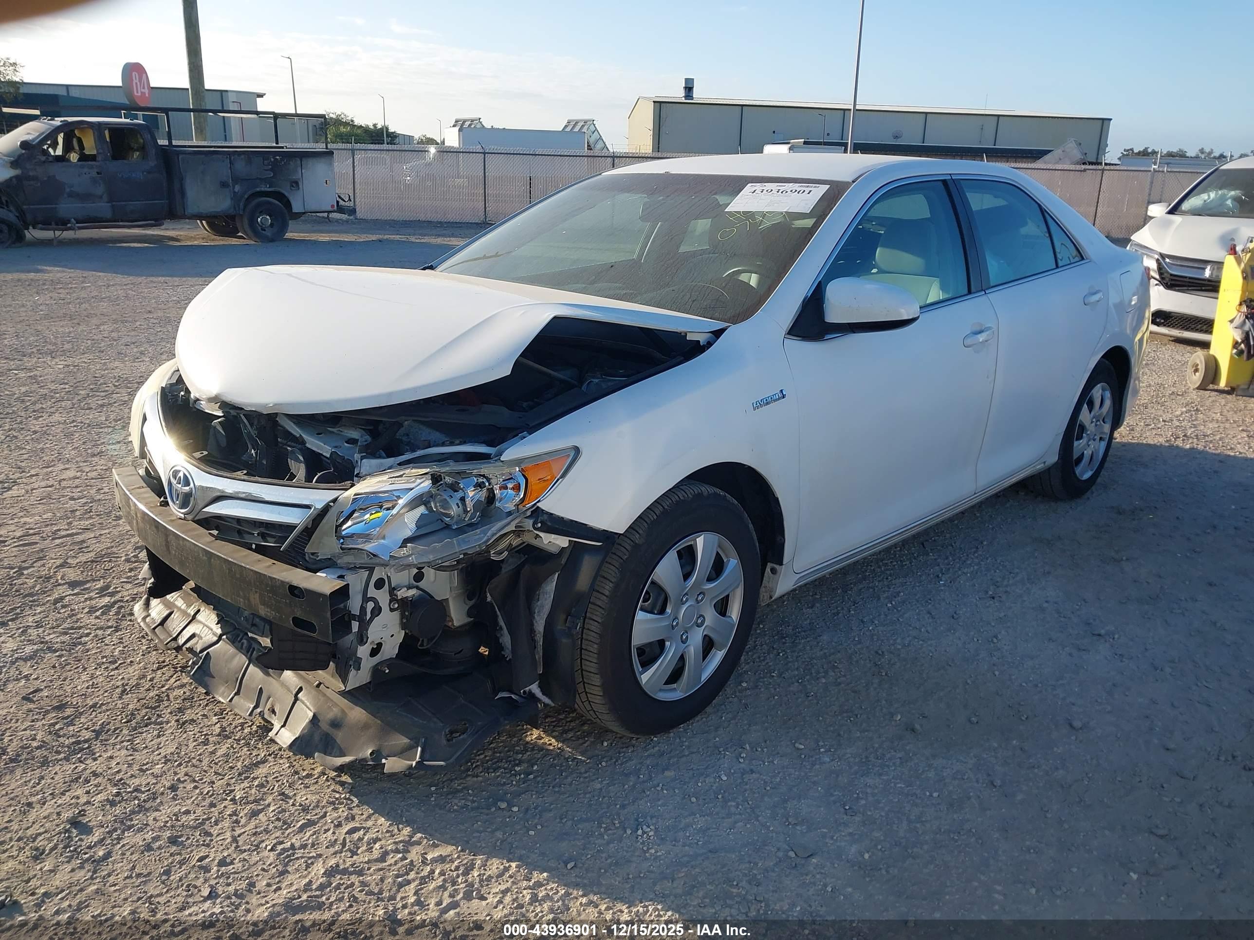 TOYOTA CAMRY image 2