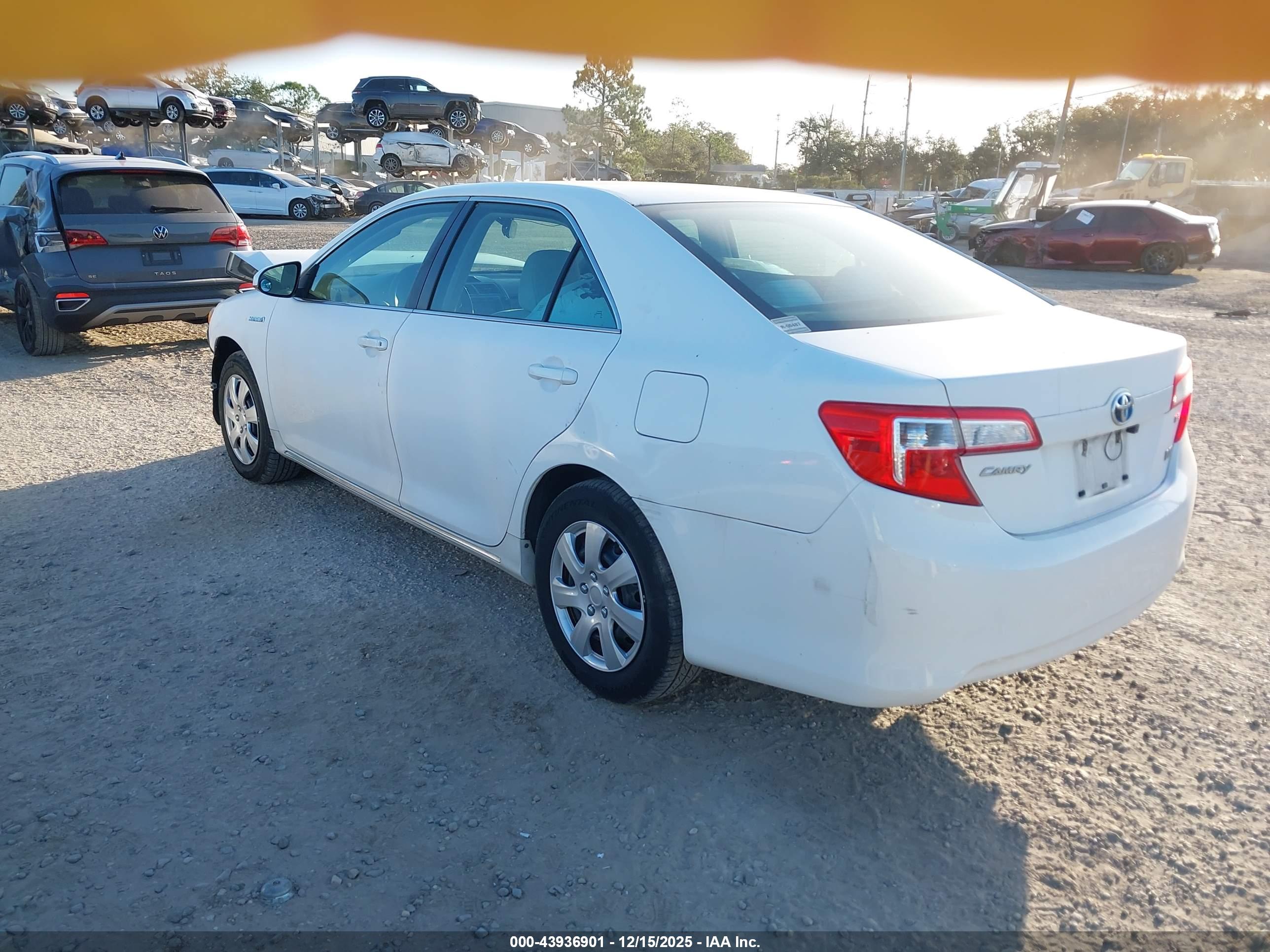 TOYOTA CAMRY image 3