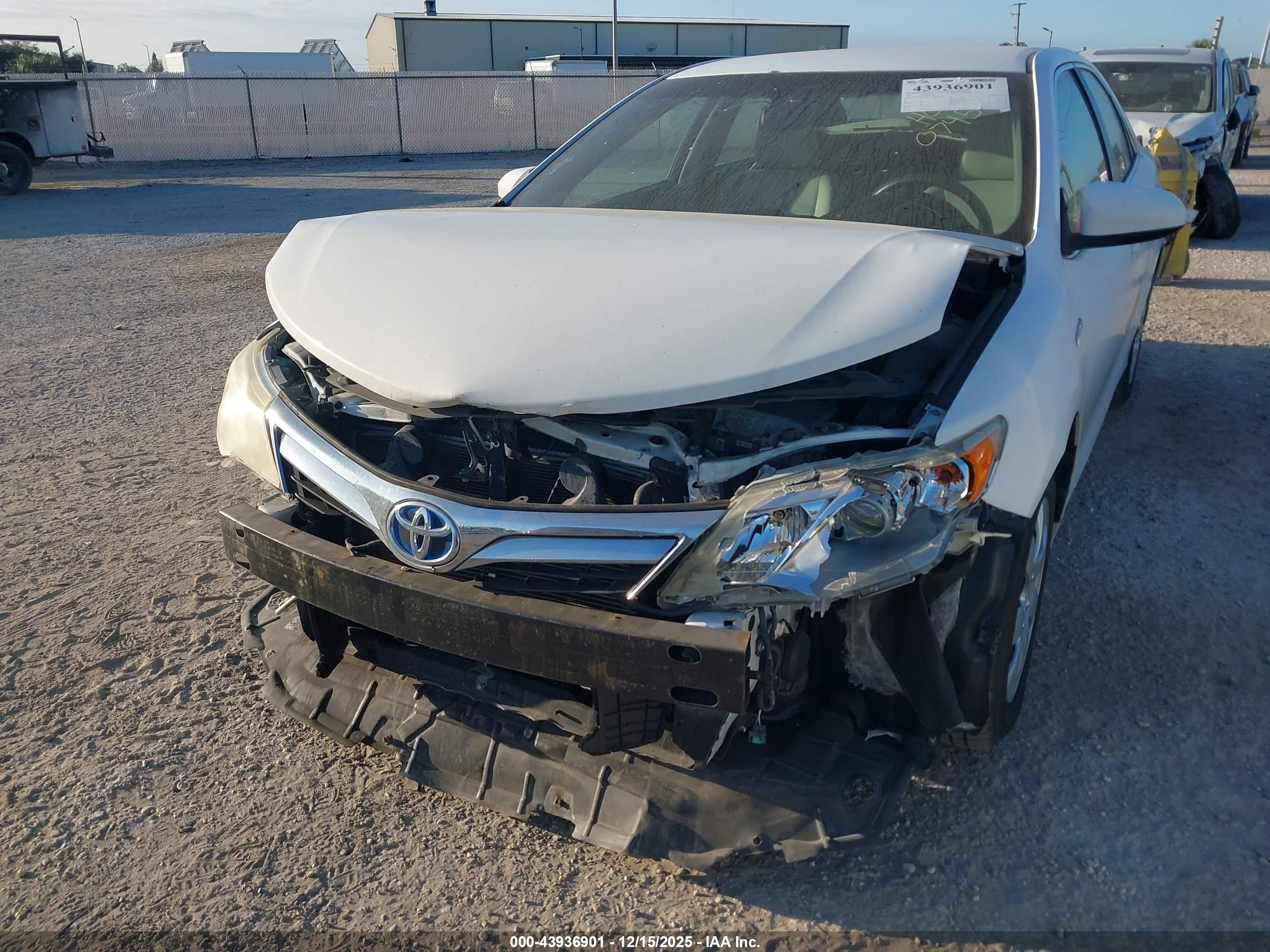 TOYOTA CAMRY image 6
