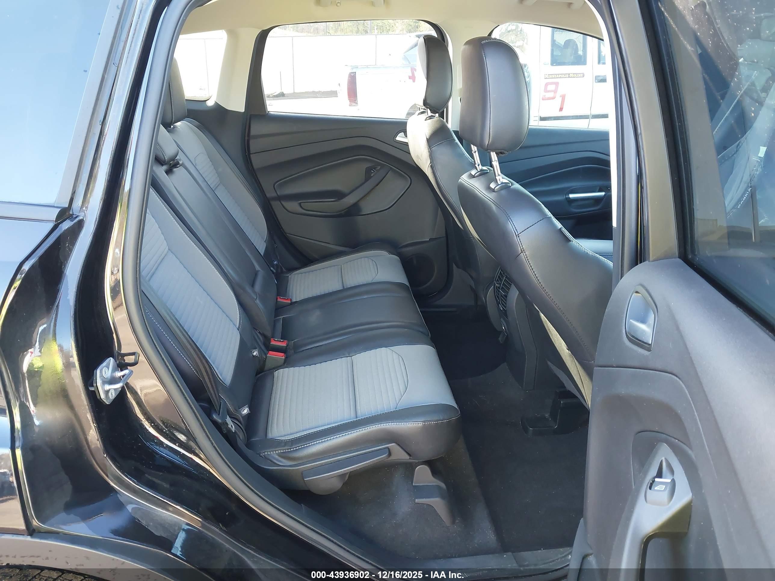 FORD ESCAPE image 8