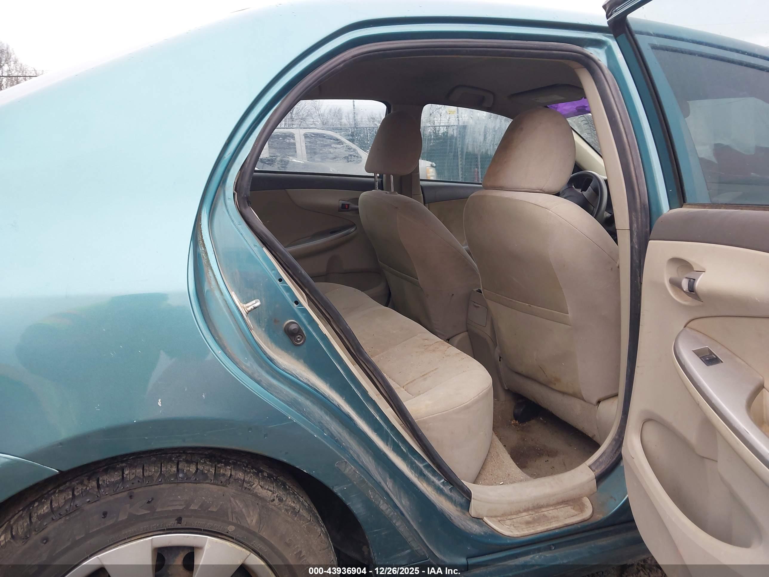 TOYOTA COROLLA image 8