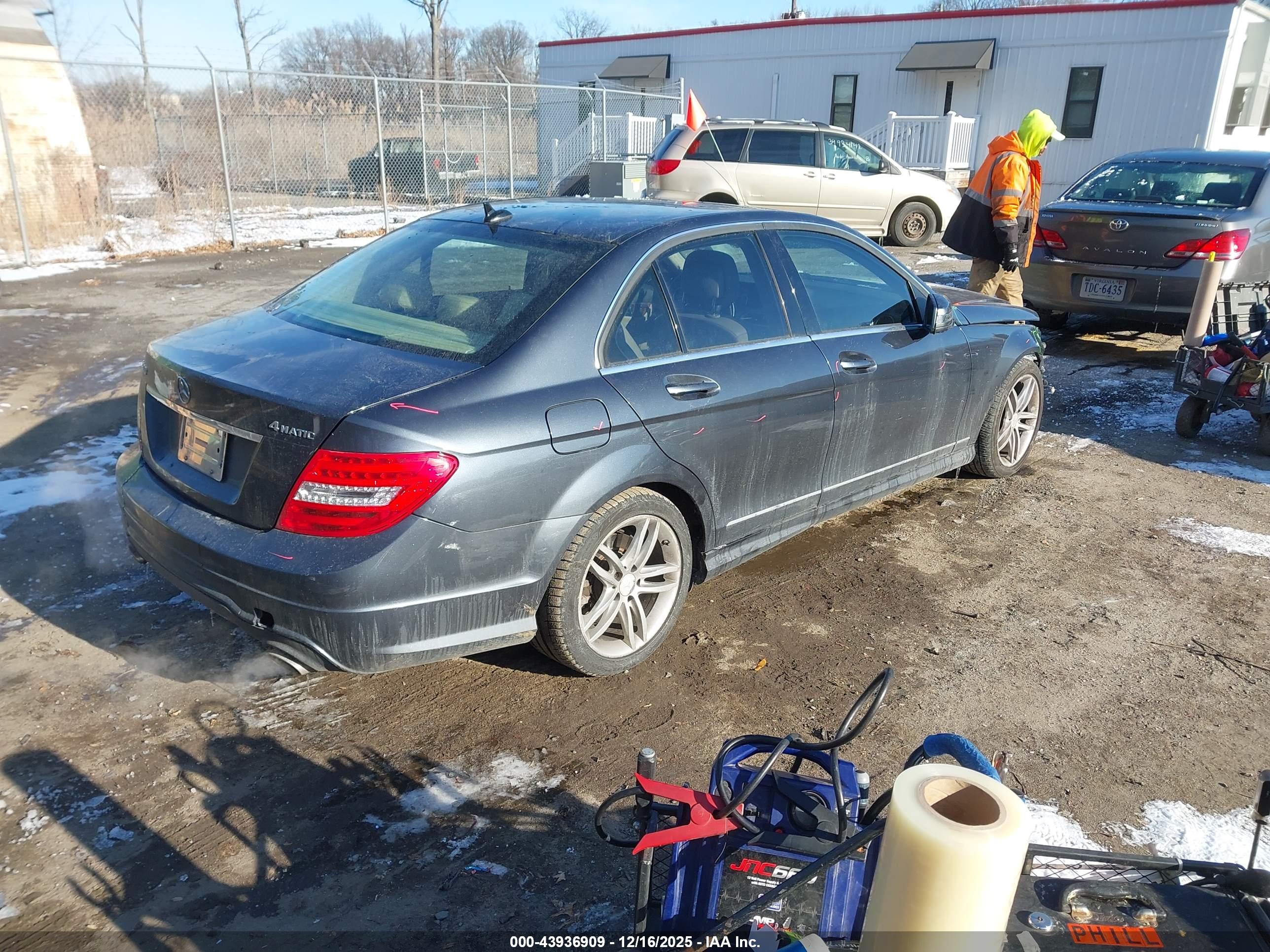 MERCEDES-BENZ C image 4