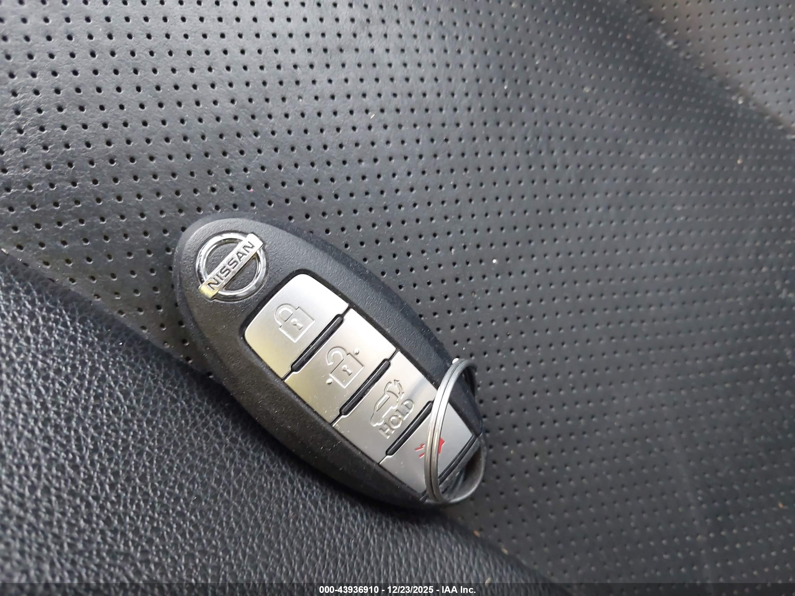 NISSAN ROGUE image 11