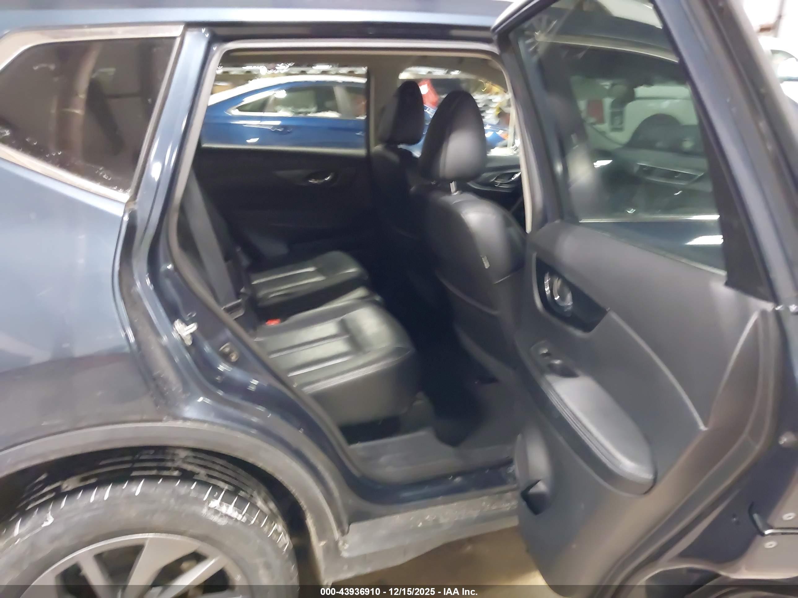 NISSAN ROGUE image 8