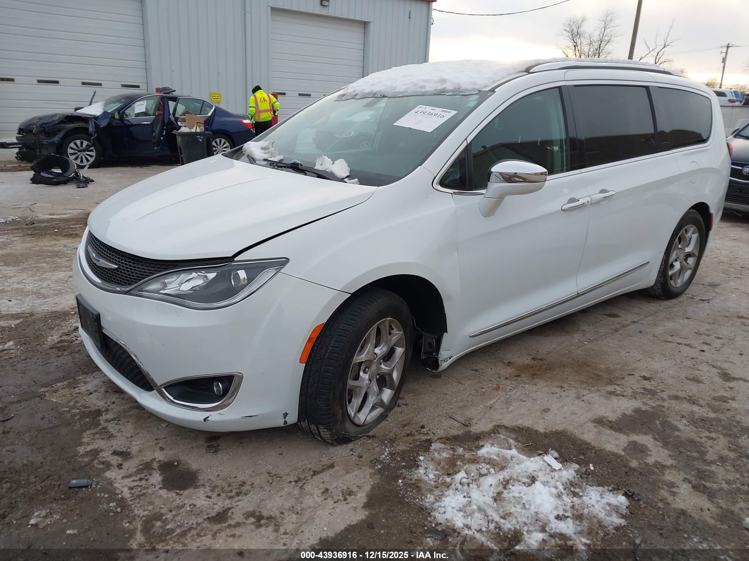 CHRYSLER PACIFICA image 2