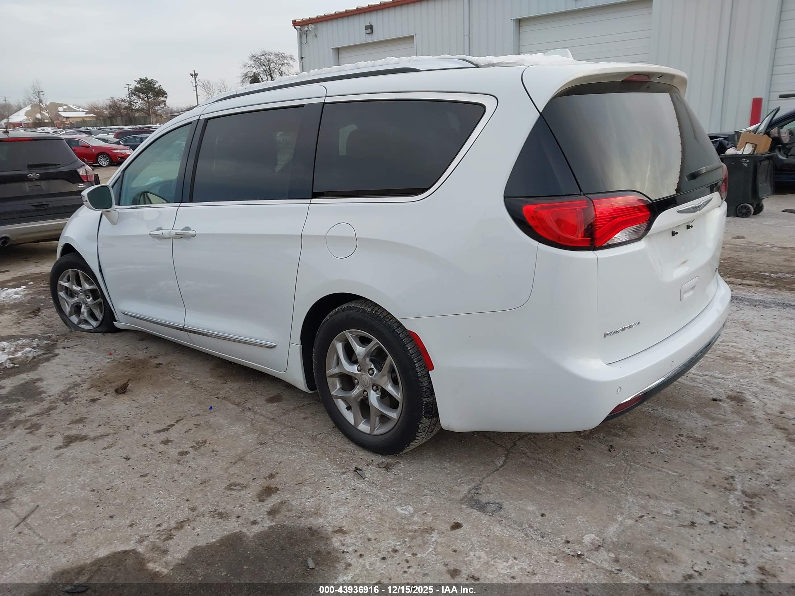 CHRYSLER PACIFICA image 3